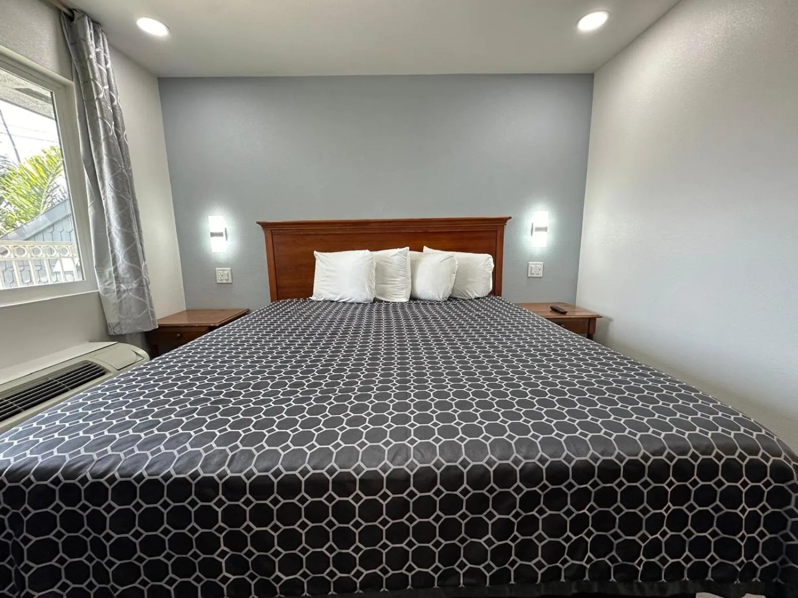 Bed in Motel Santa Cruz