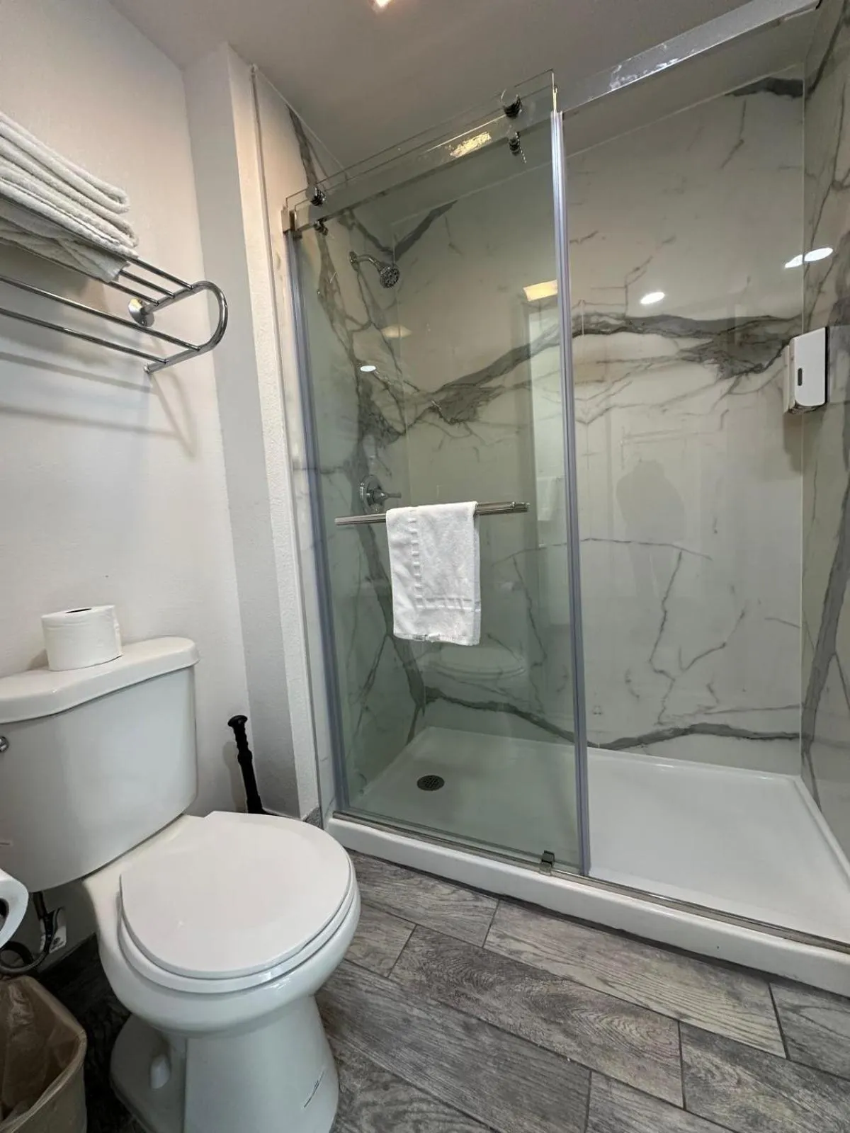 Bathroom in Motel Santa Cruz