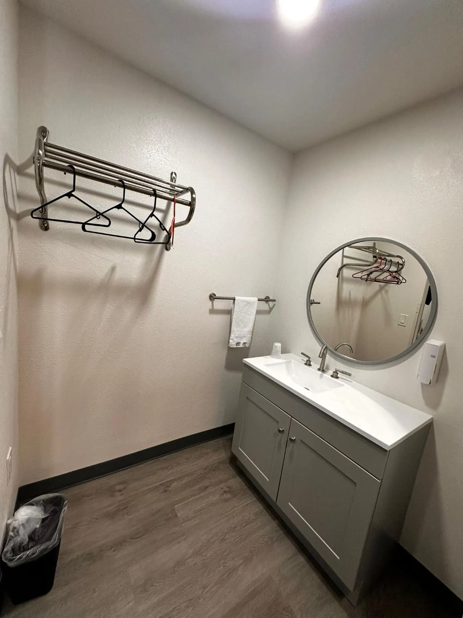 wardrobe in Motel Santa Cruz