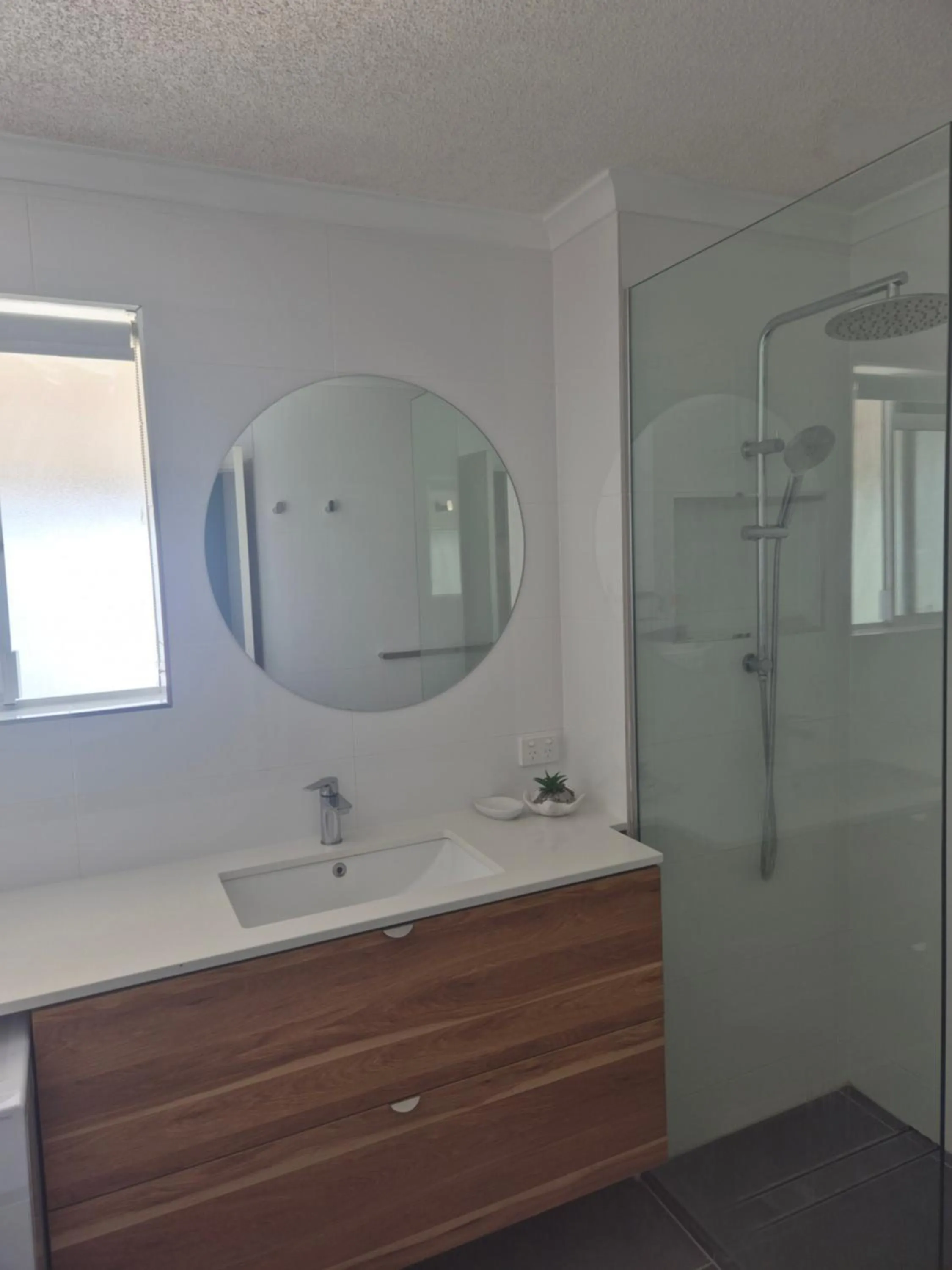 Bathroom in Excellsior Apartments