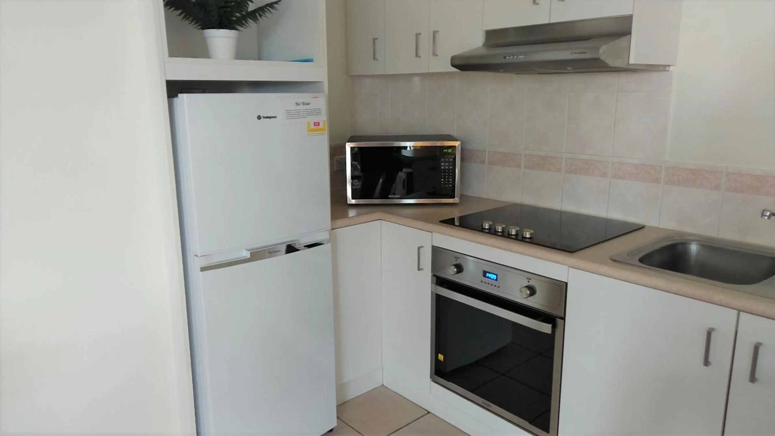 Kitchen or kitchenette in Excellsior Apartments