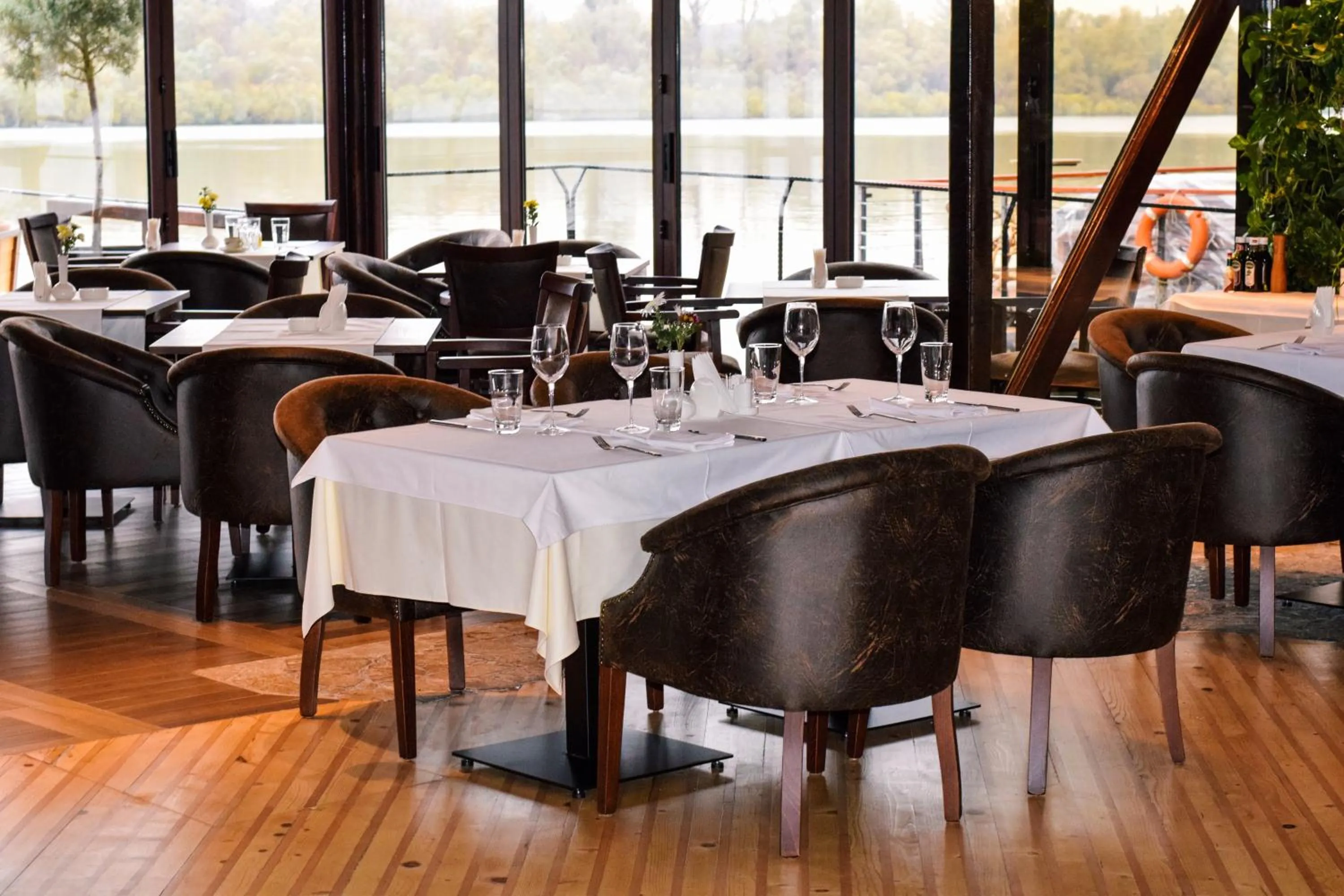 Restaurant/places to eat in Bahus Inn