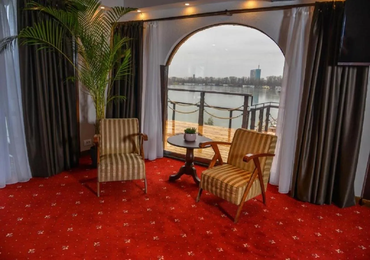 Seating area in Bahus Inn