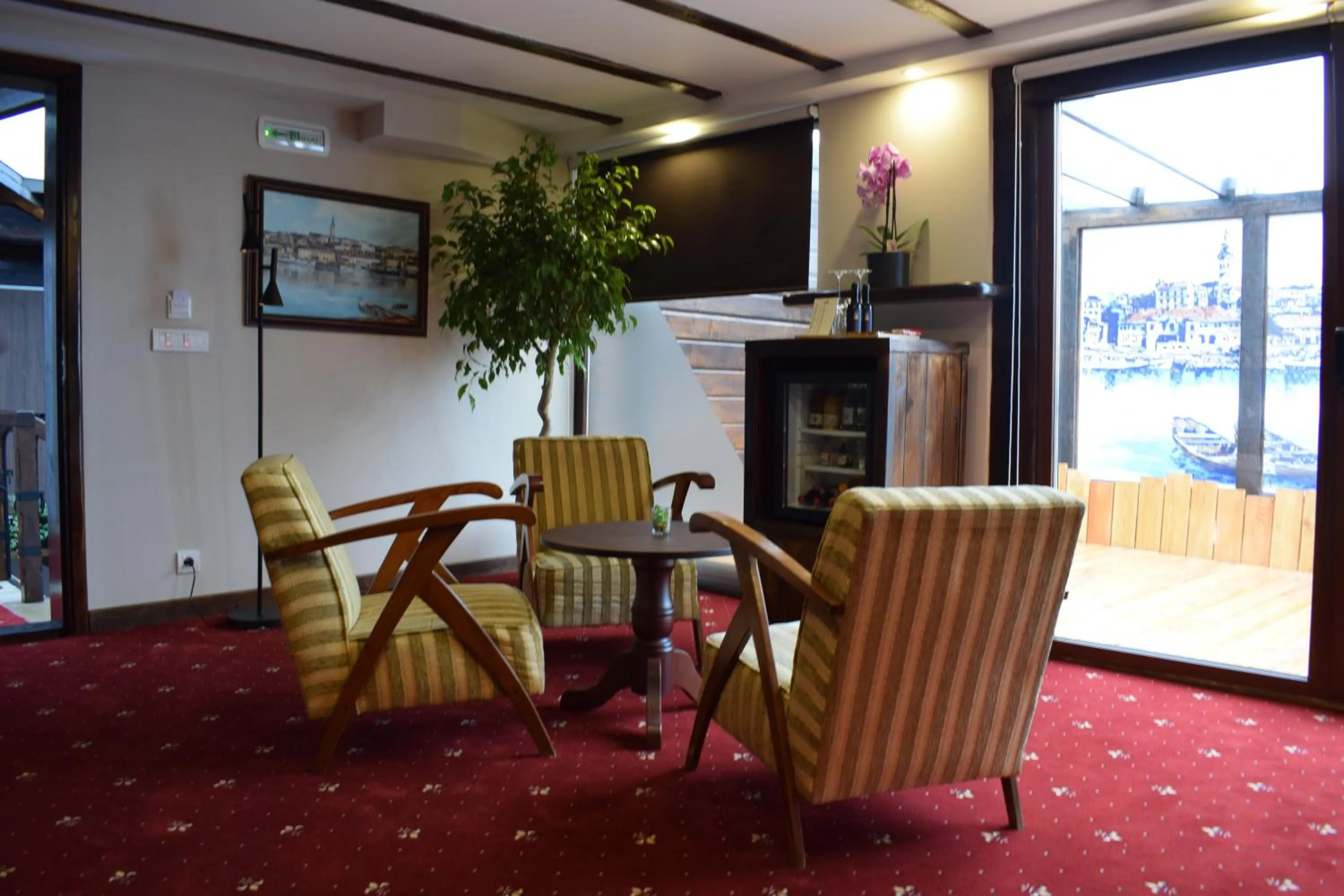 Seating area in Bahus Inn
