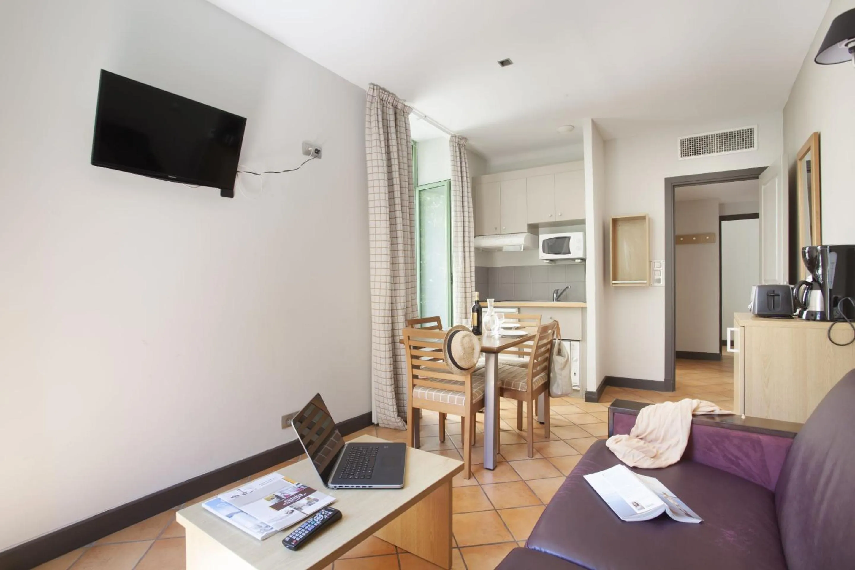 Dining area in Appart'hôtel Odalys City - Nice Centre