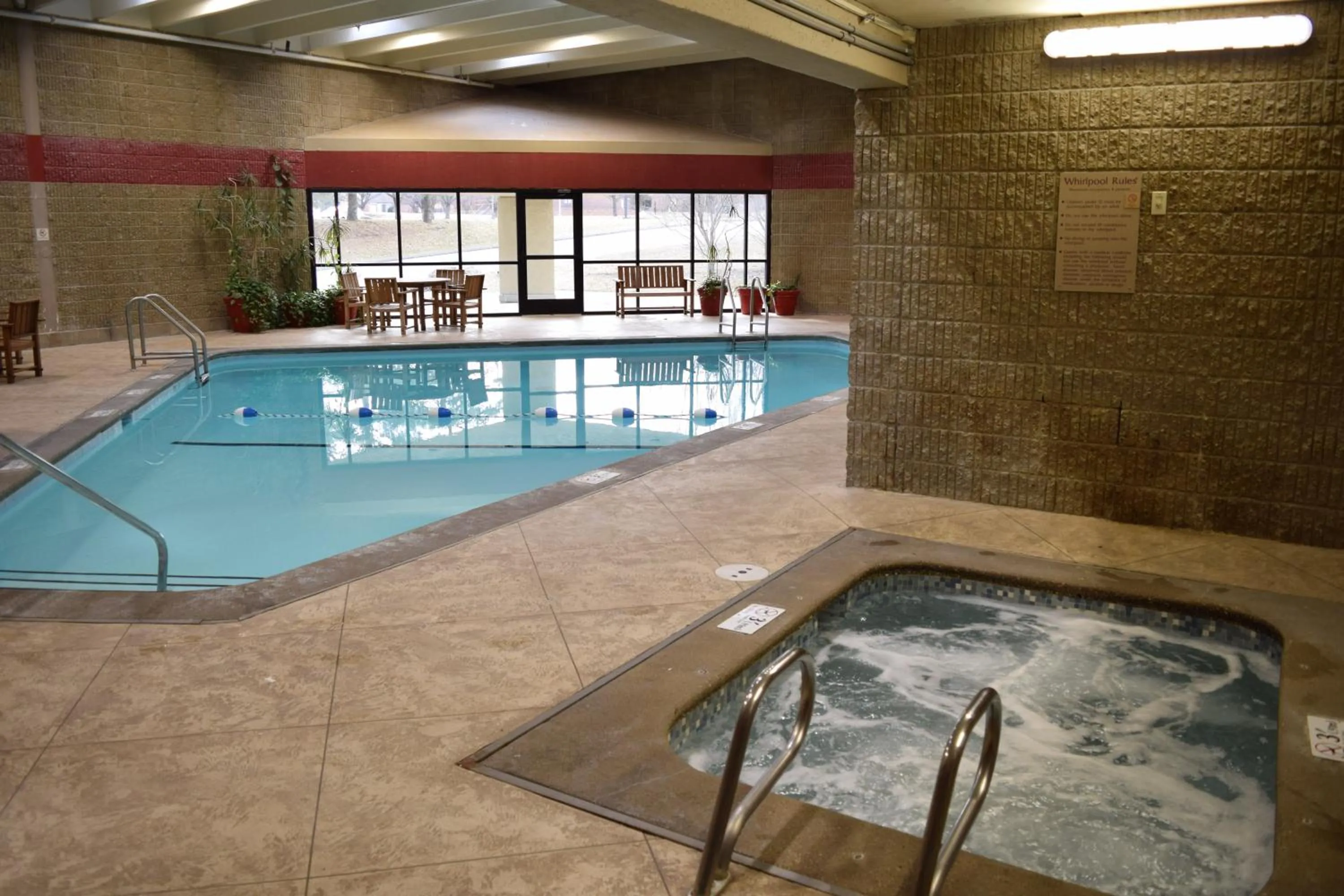 Swimming pool in Gateway Hotel and Conference Center