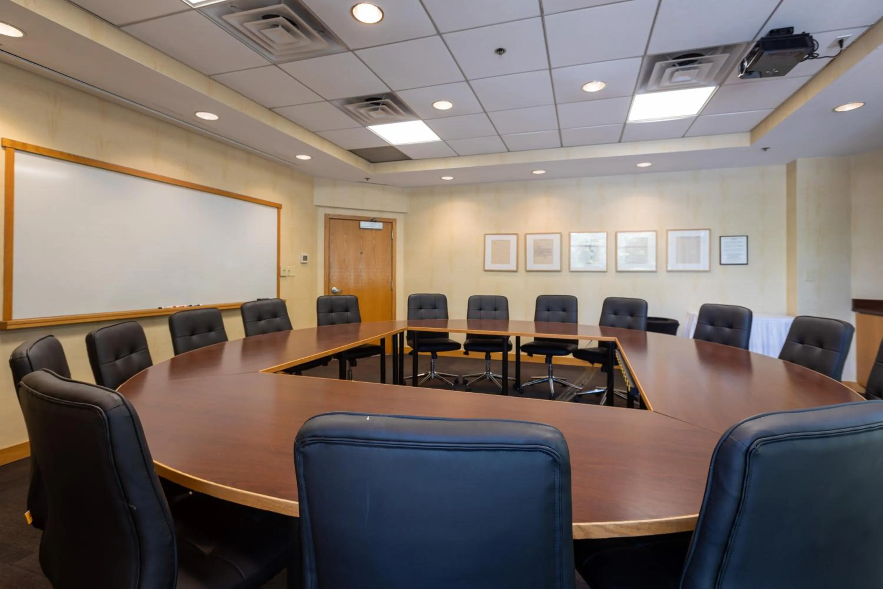 Meeting/conference room in Gateway Hotel and Conference Center