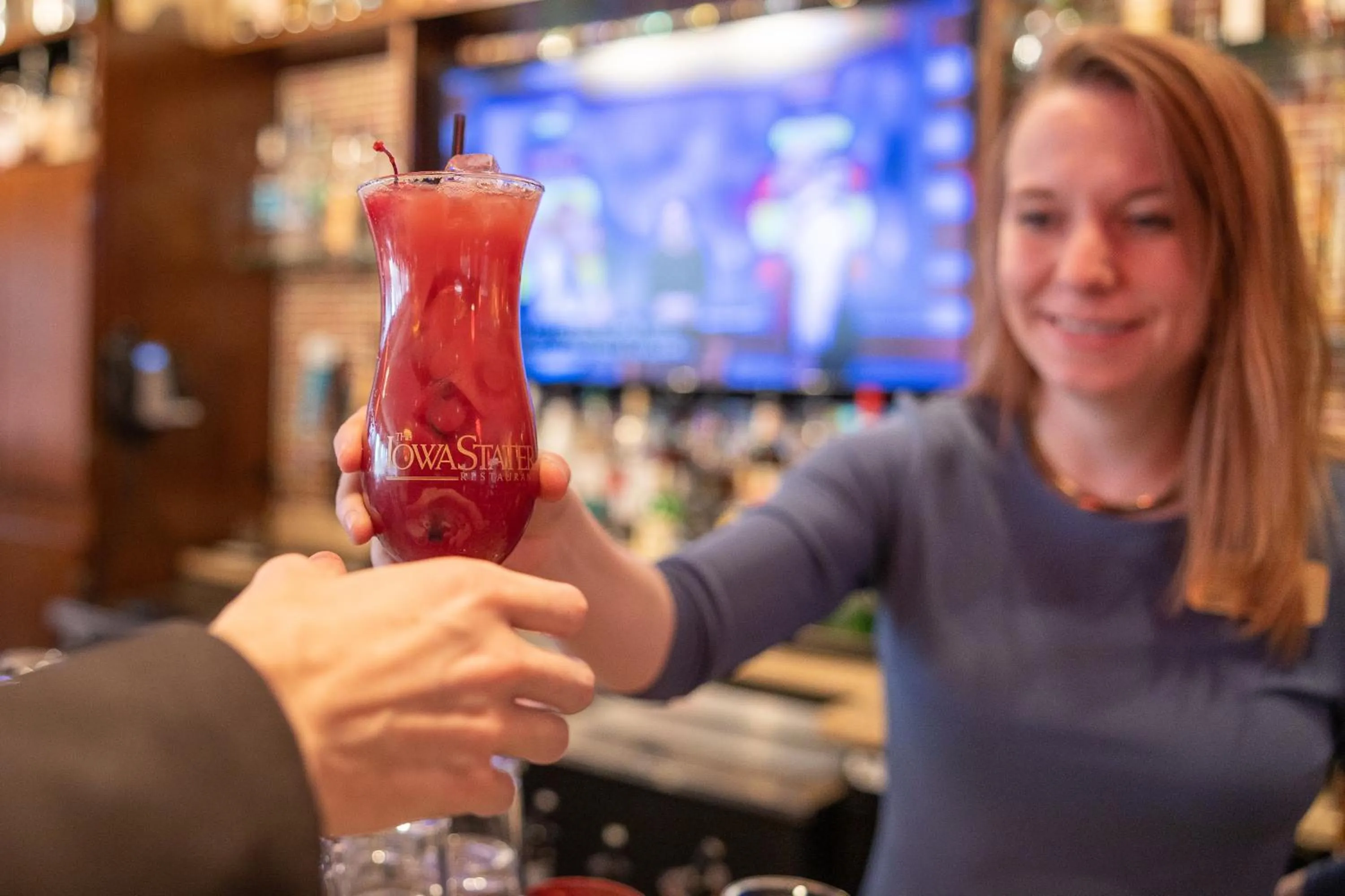 Restaurant/places to eat in Gateway Hotel and Conference Center