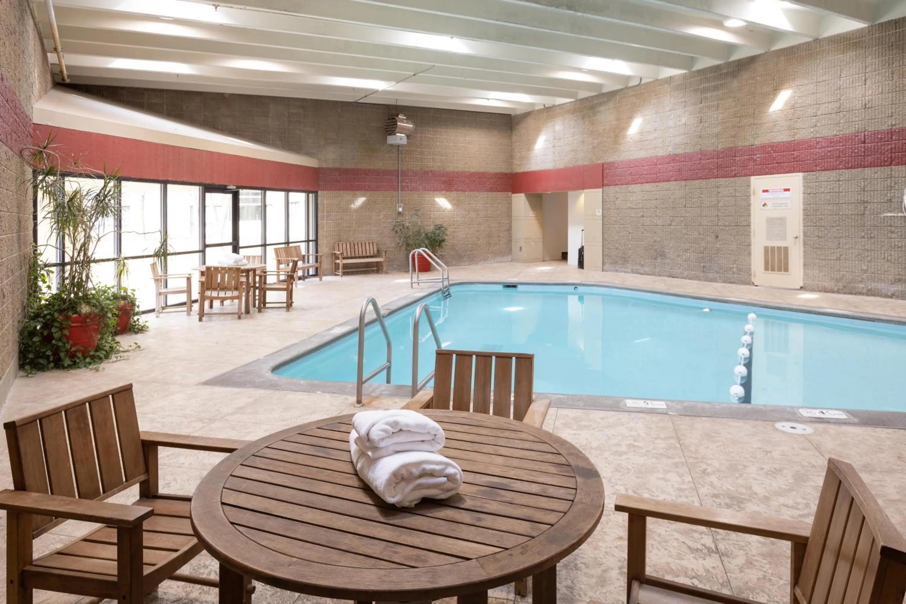 Swimming pool in Gateway Hotel and Conference Center