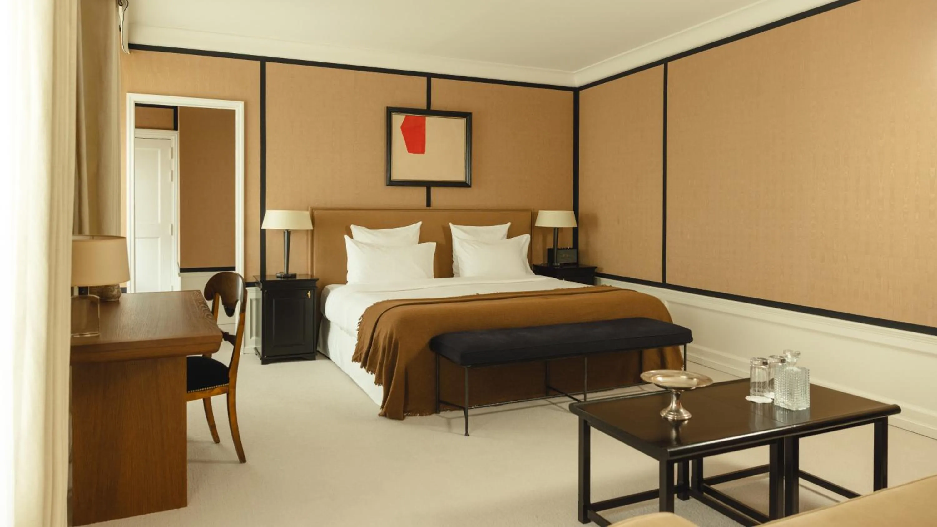 Bed in Hôtel Balzac Paris & Spa Ikoï