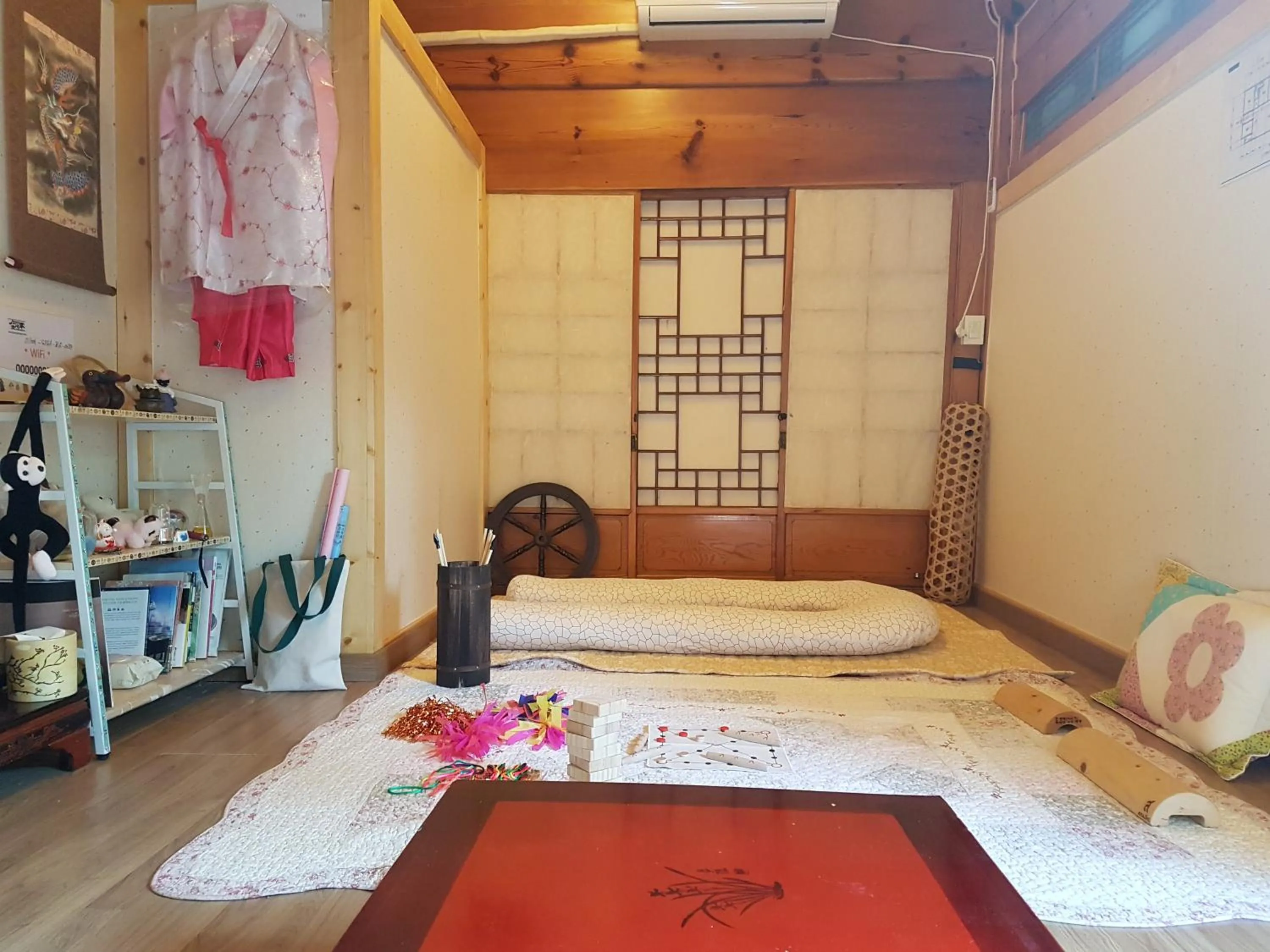 Communal lounge/ TV room, Bed in Gongsimga Hanok Guesthouse