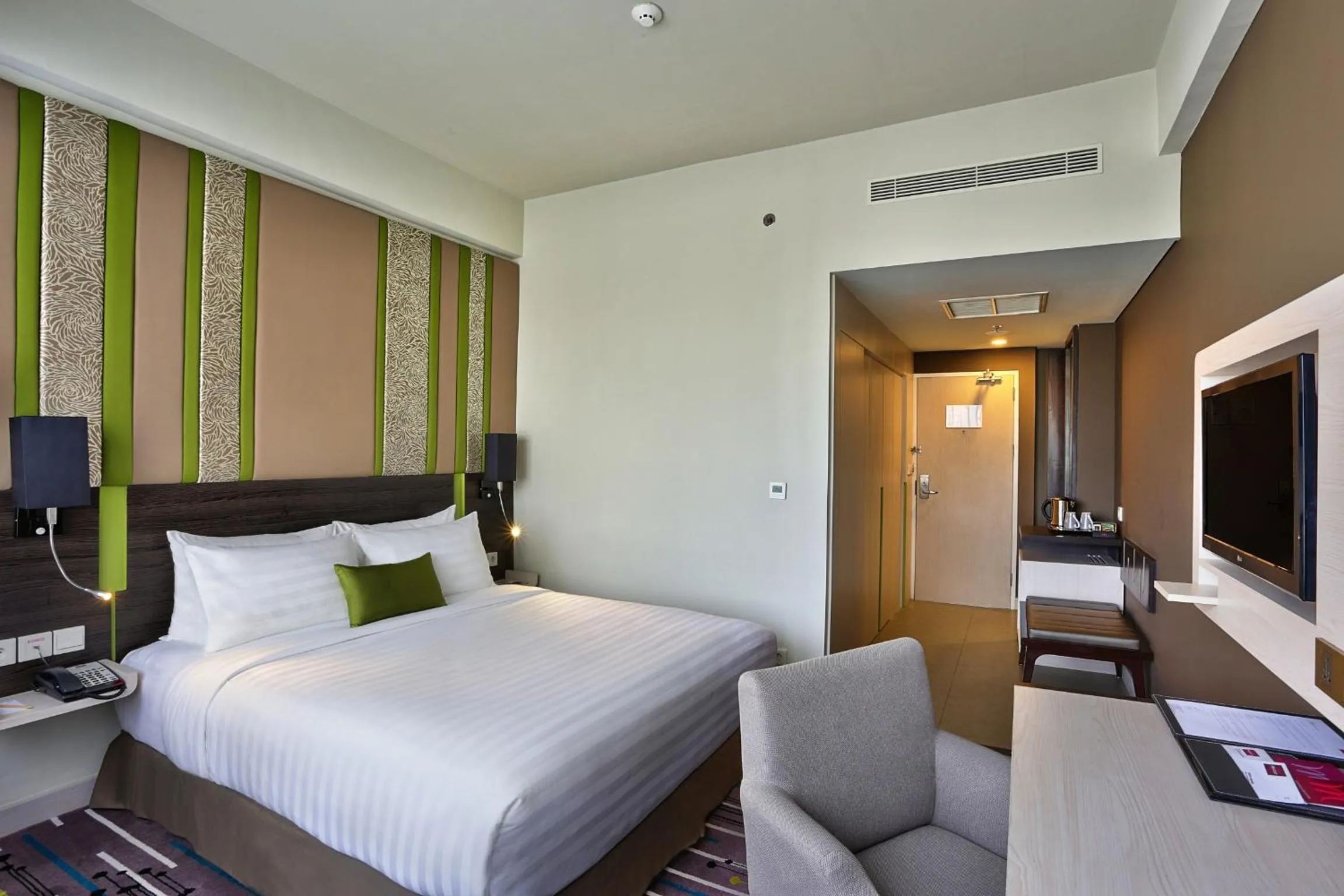 Bedroom, Bed in Mercure Serpong Alam Sutera