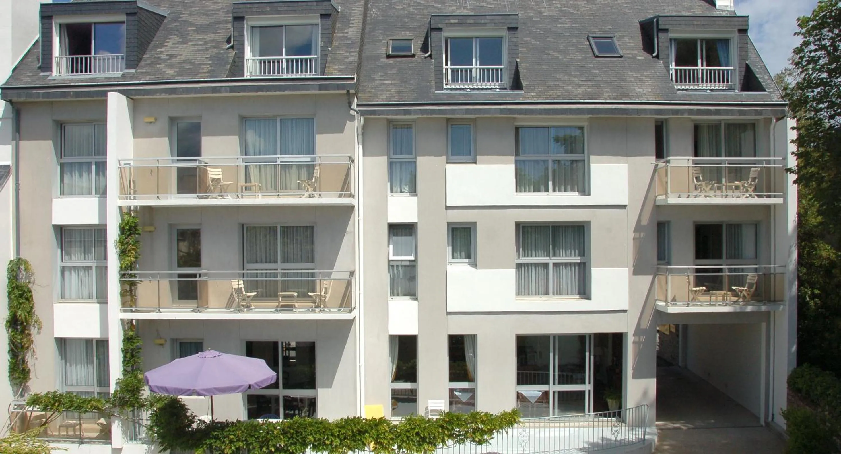 Property building in Hotel Ker Vennaik