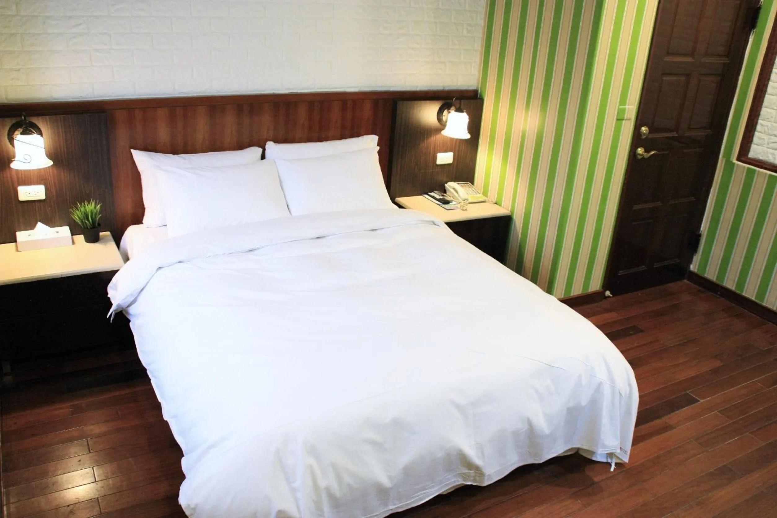 Photo of the whole room, Bed in Guest Motel-Zhubei