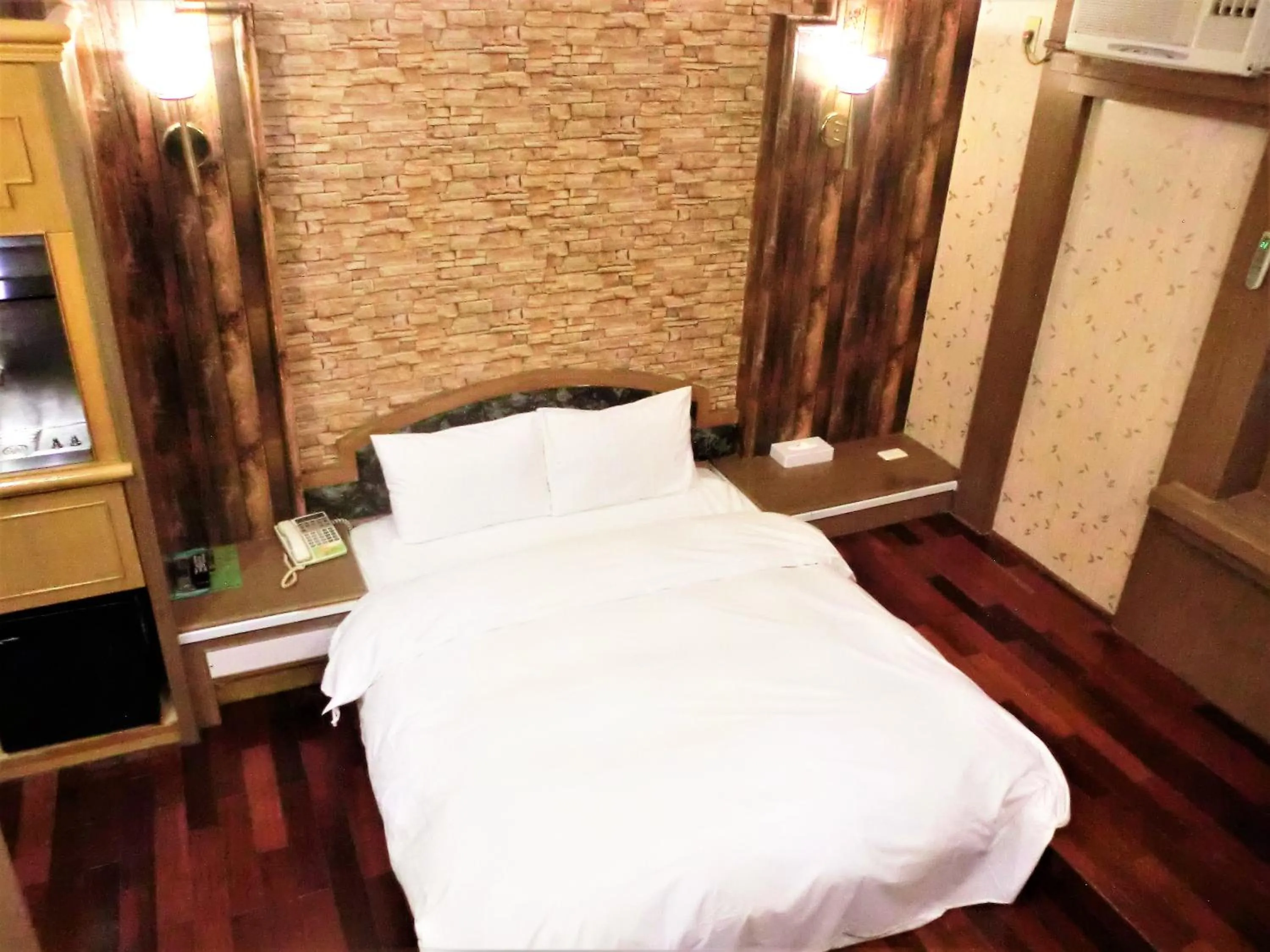 Decorative detail, Bed in Guest Motel-Zhubei