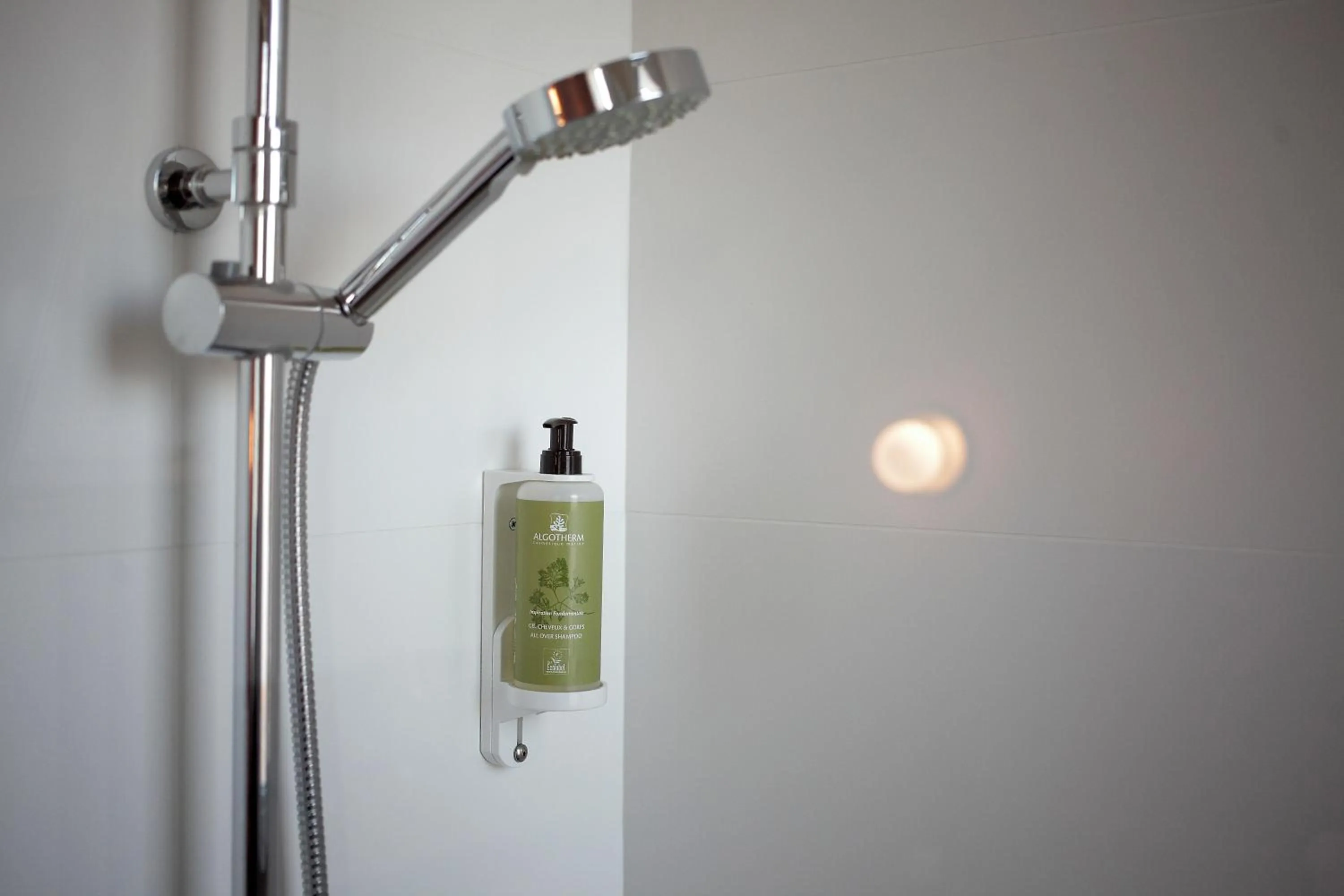 Shower in Hotel Saint Louis