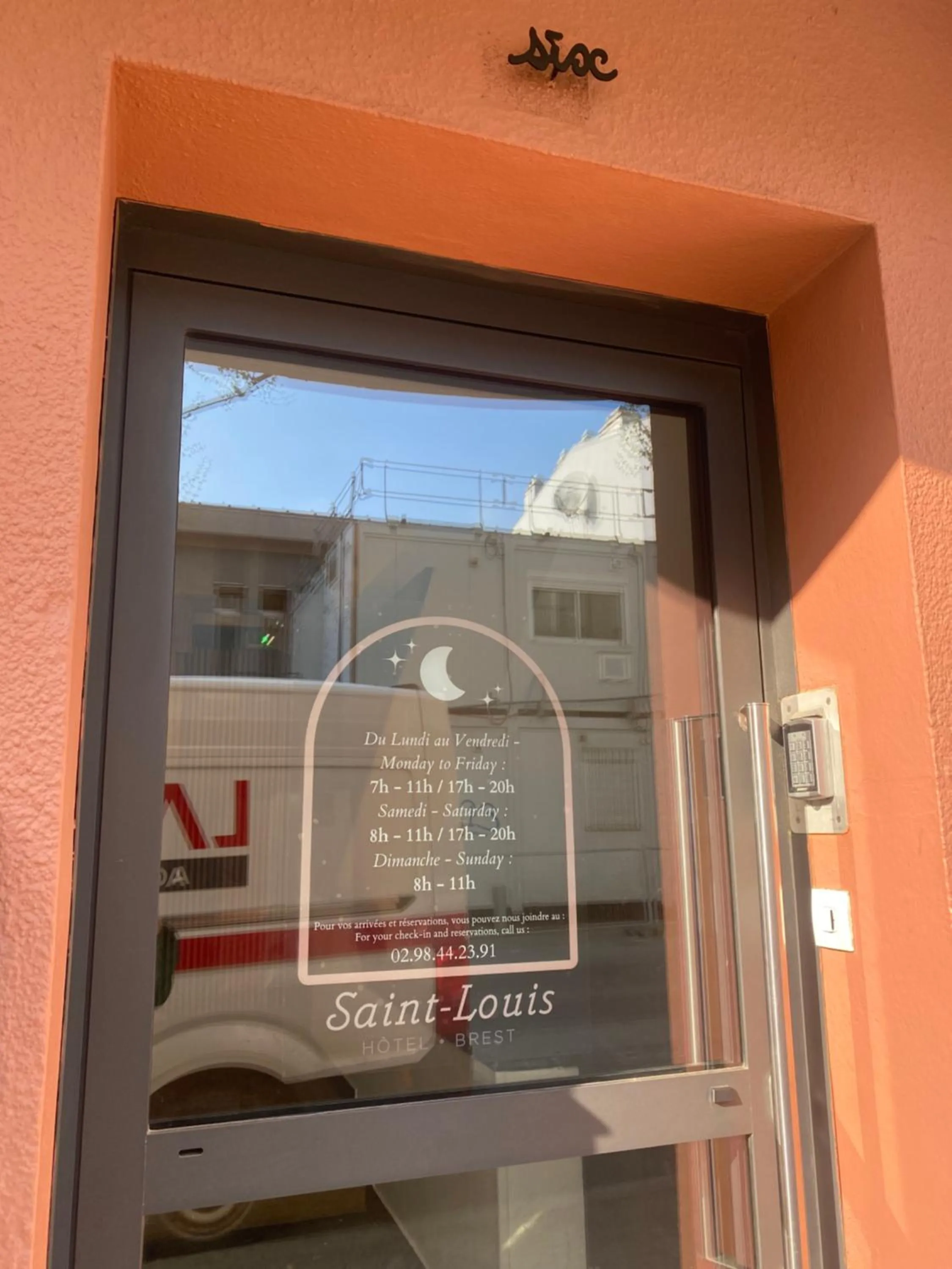 Property building in Hotel Saint Louis