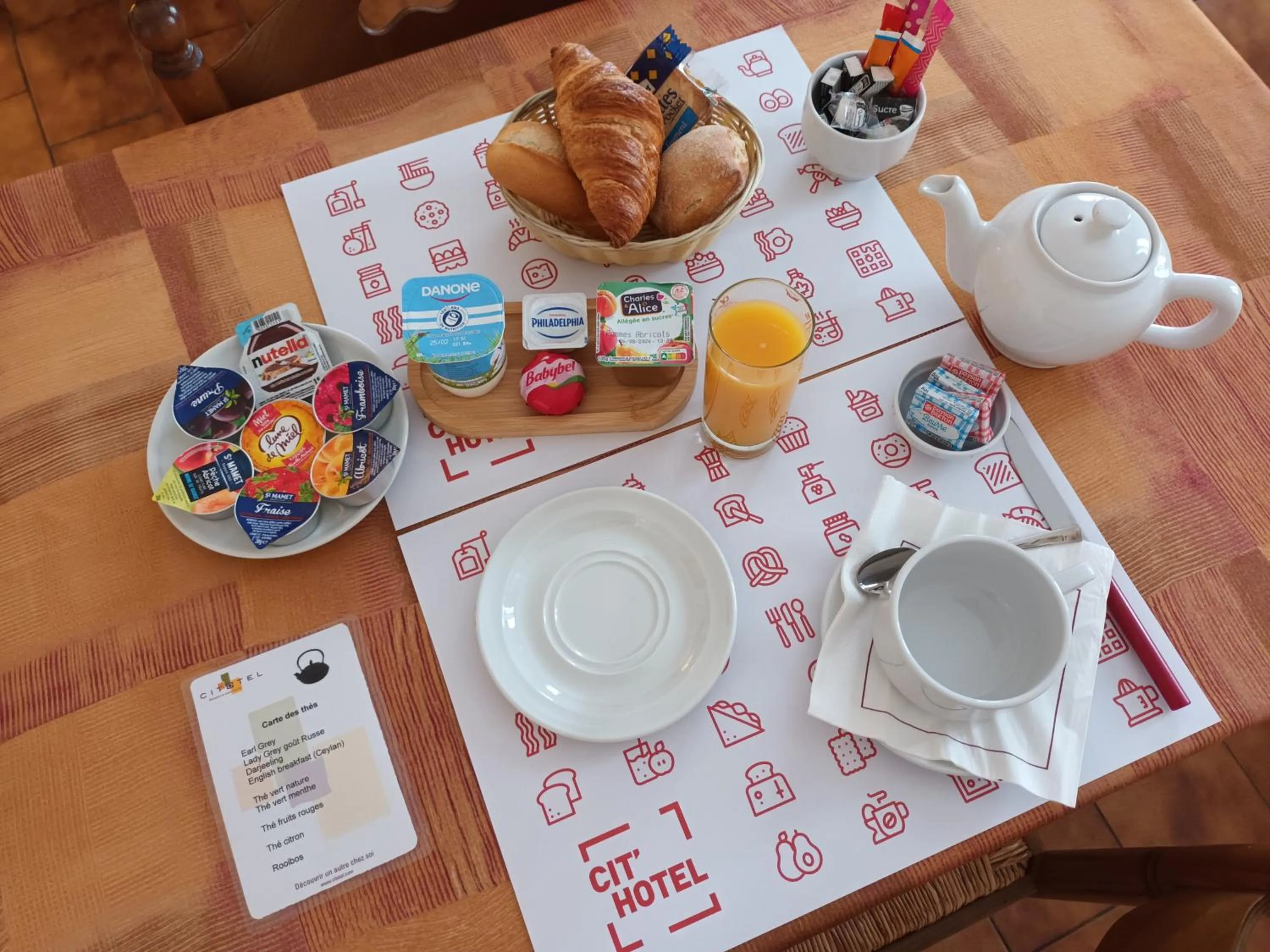 Breakfast in Cit'Hotel Aéro-Hotel