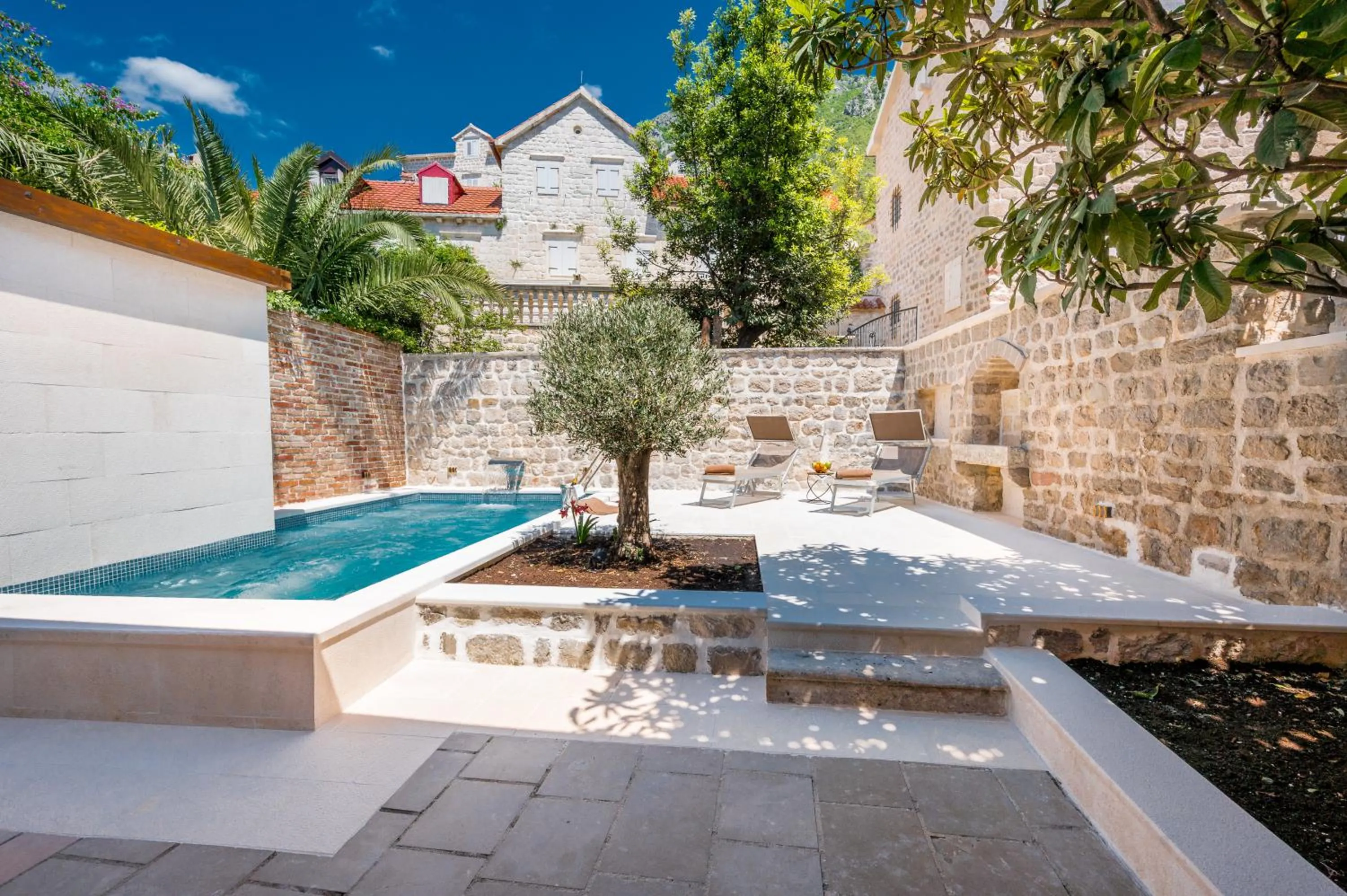 Conte Hotel & Restaurant