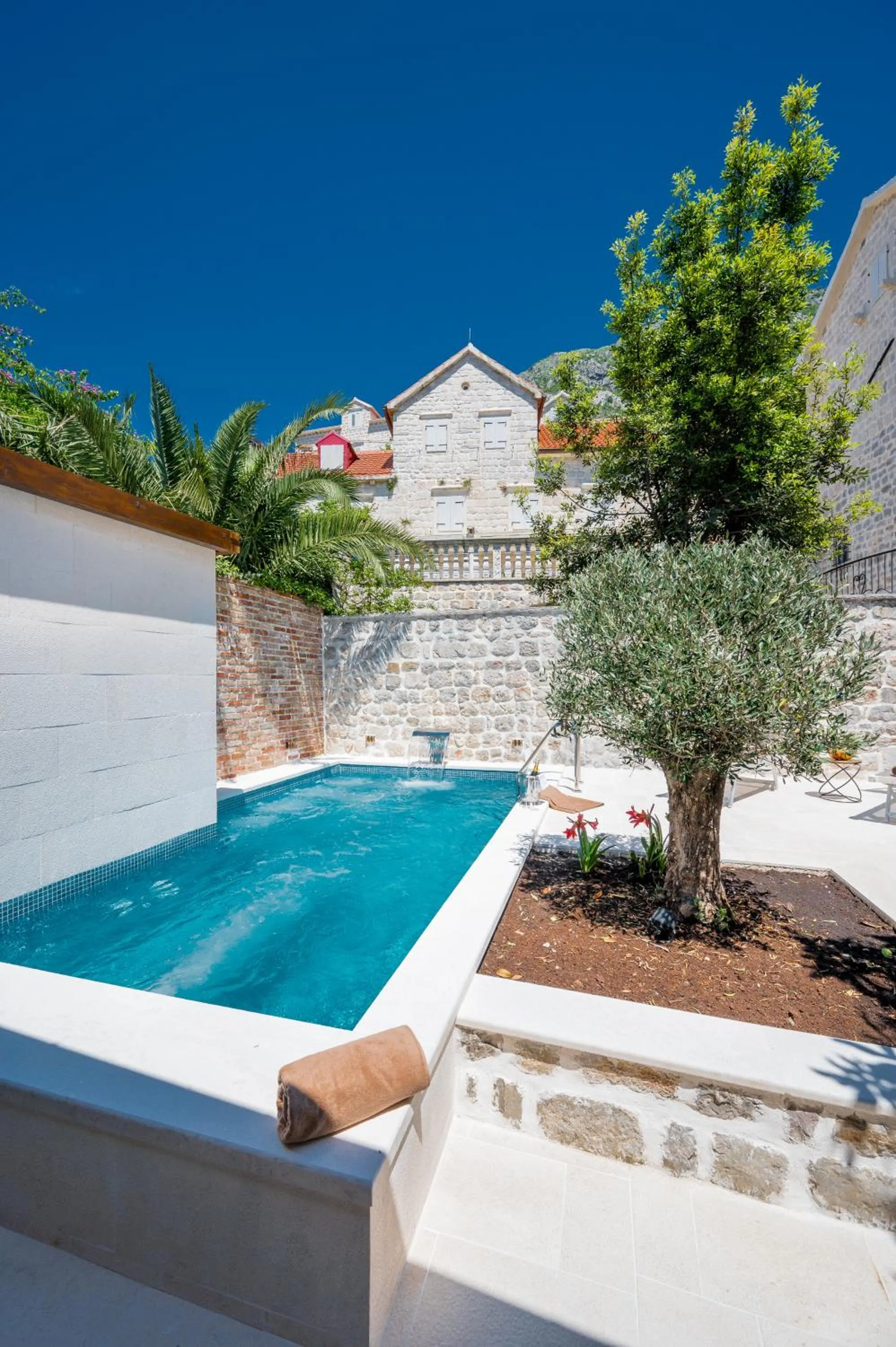 Conte Hotel & Restaurant