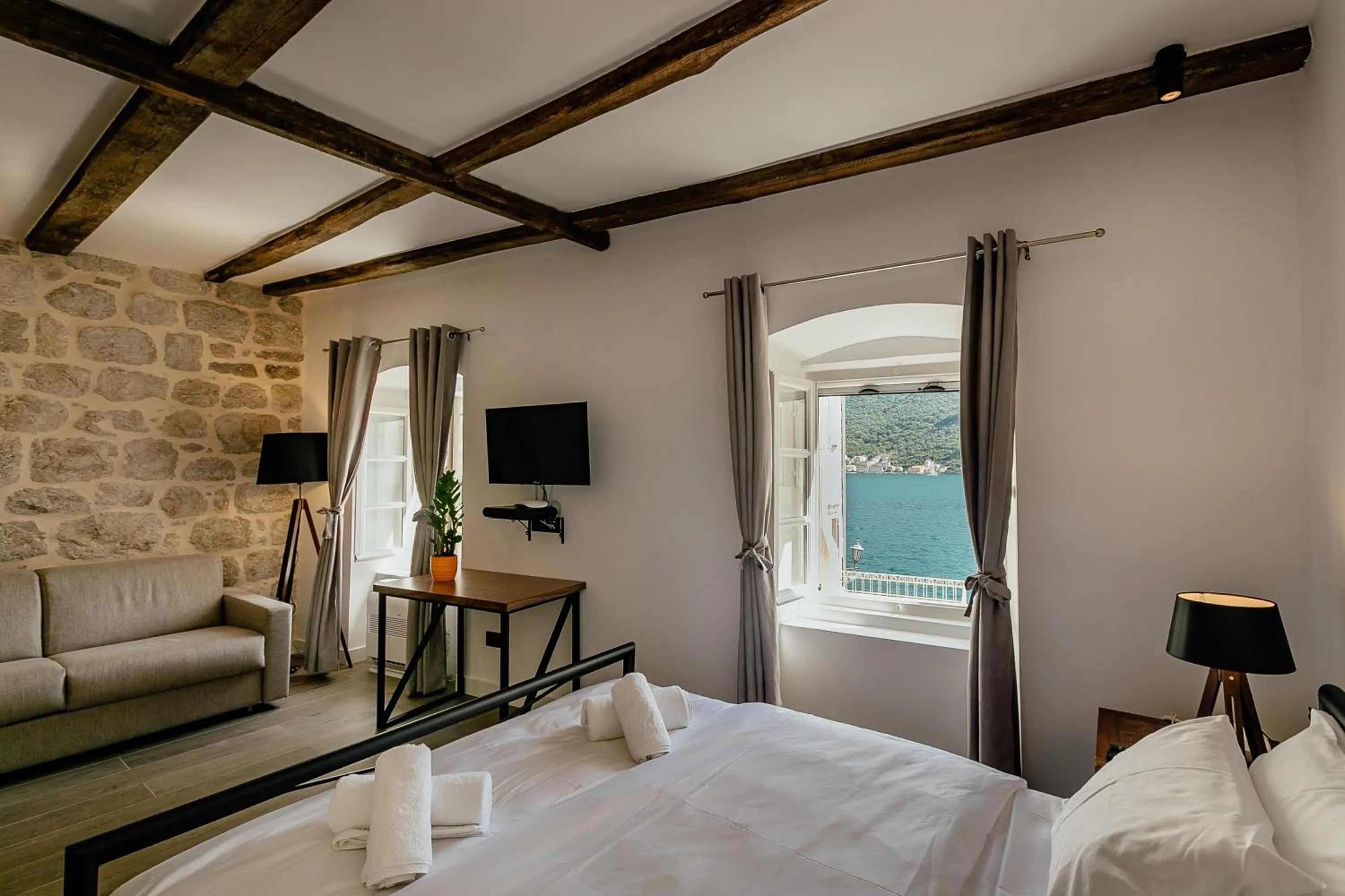 Bed in Conte Hotel & Restaurant