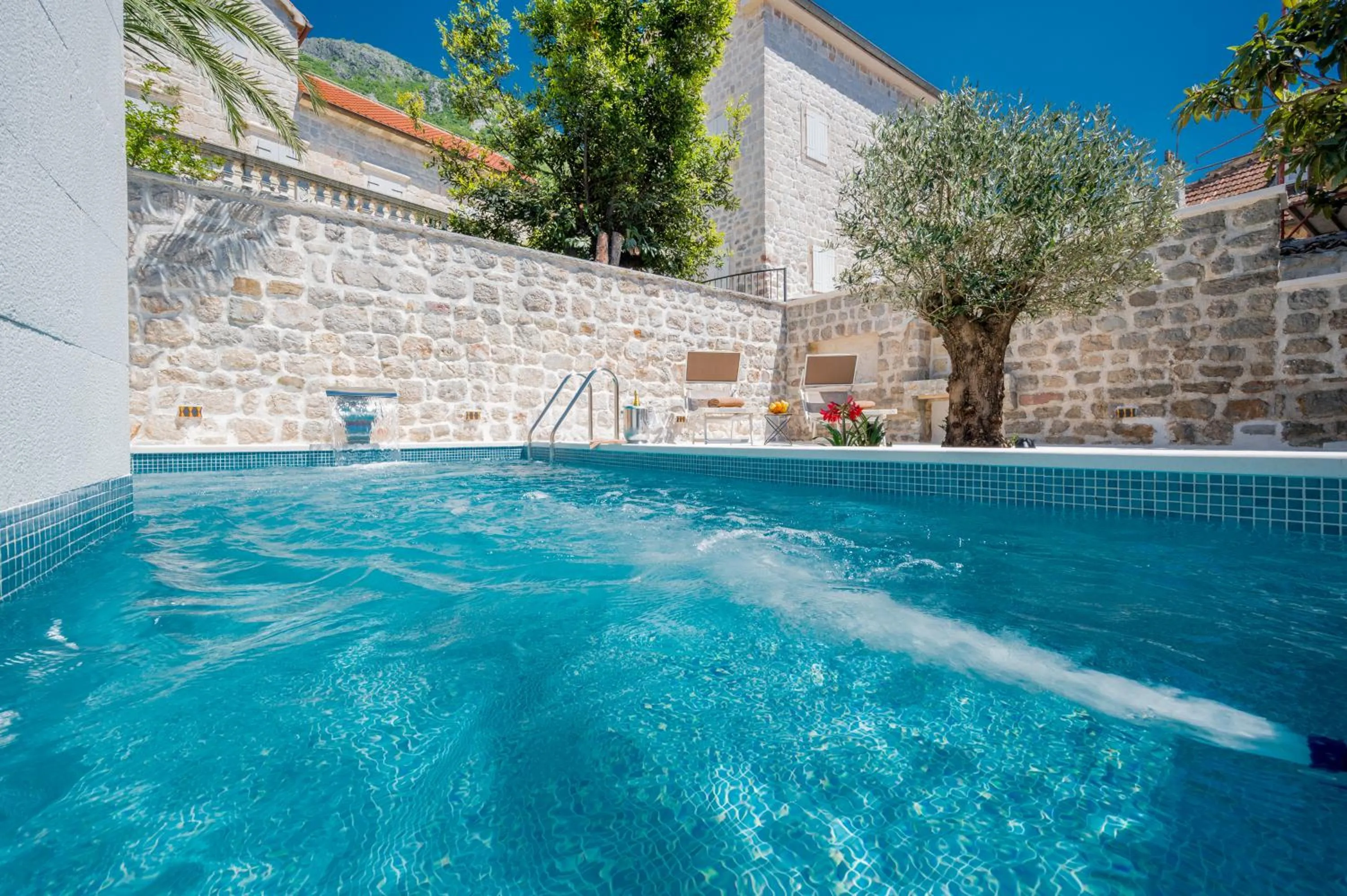 Conte Hotel & Restaurant