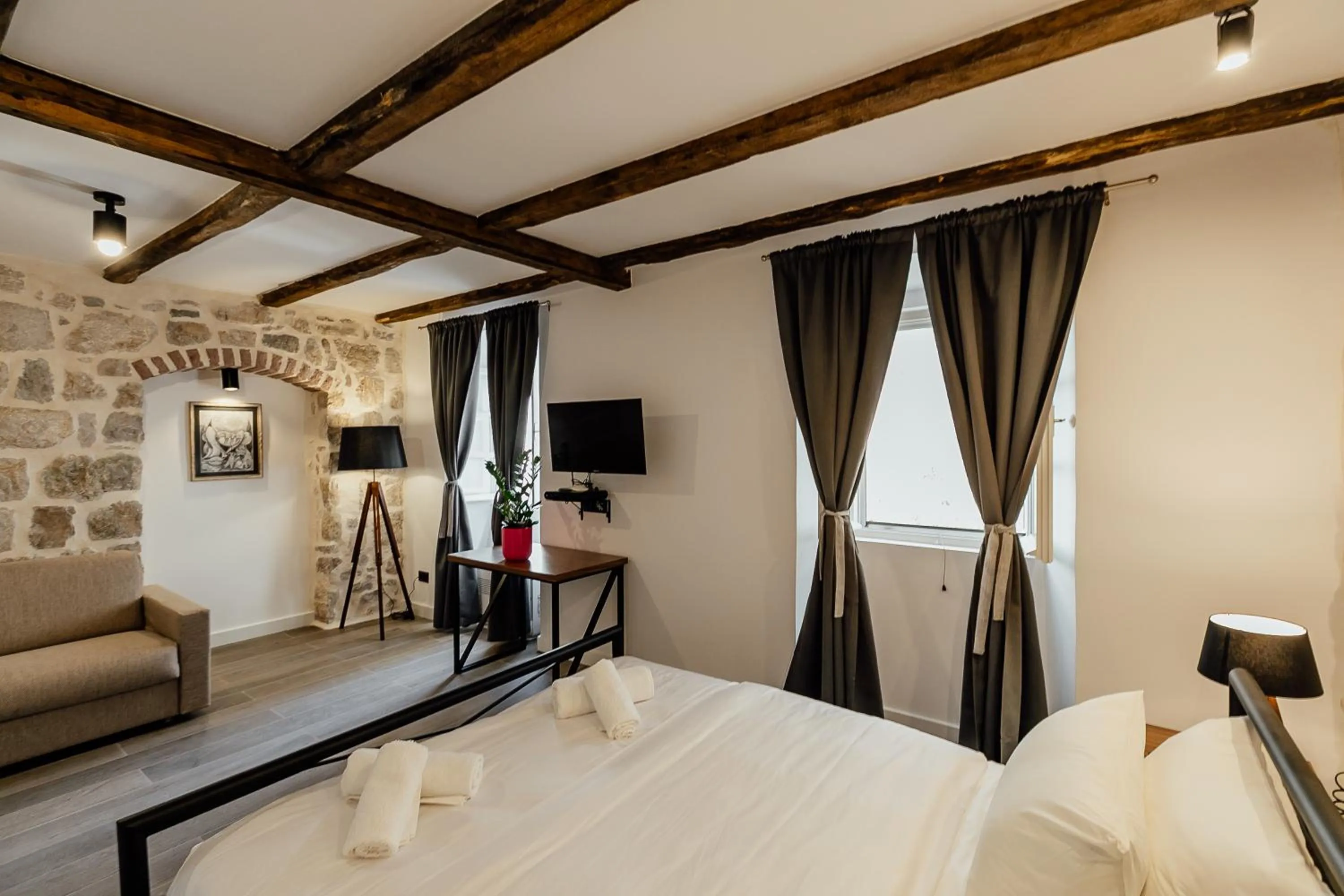 Bed in Conte Hotel & Restaurant