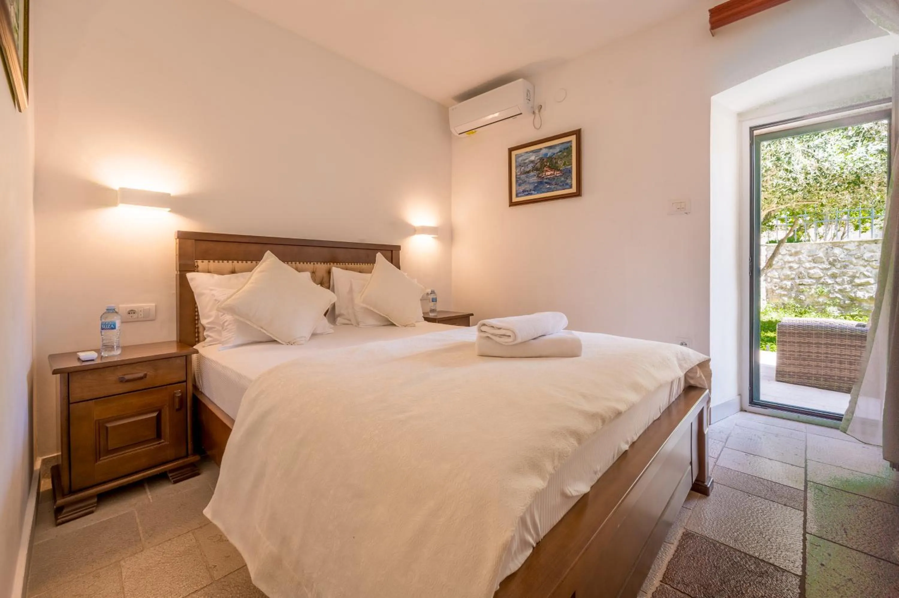 Bed in Conte Hotel & Restaurant