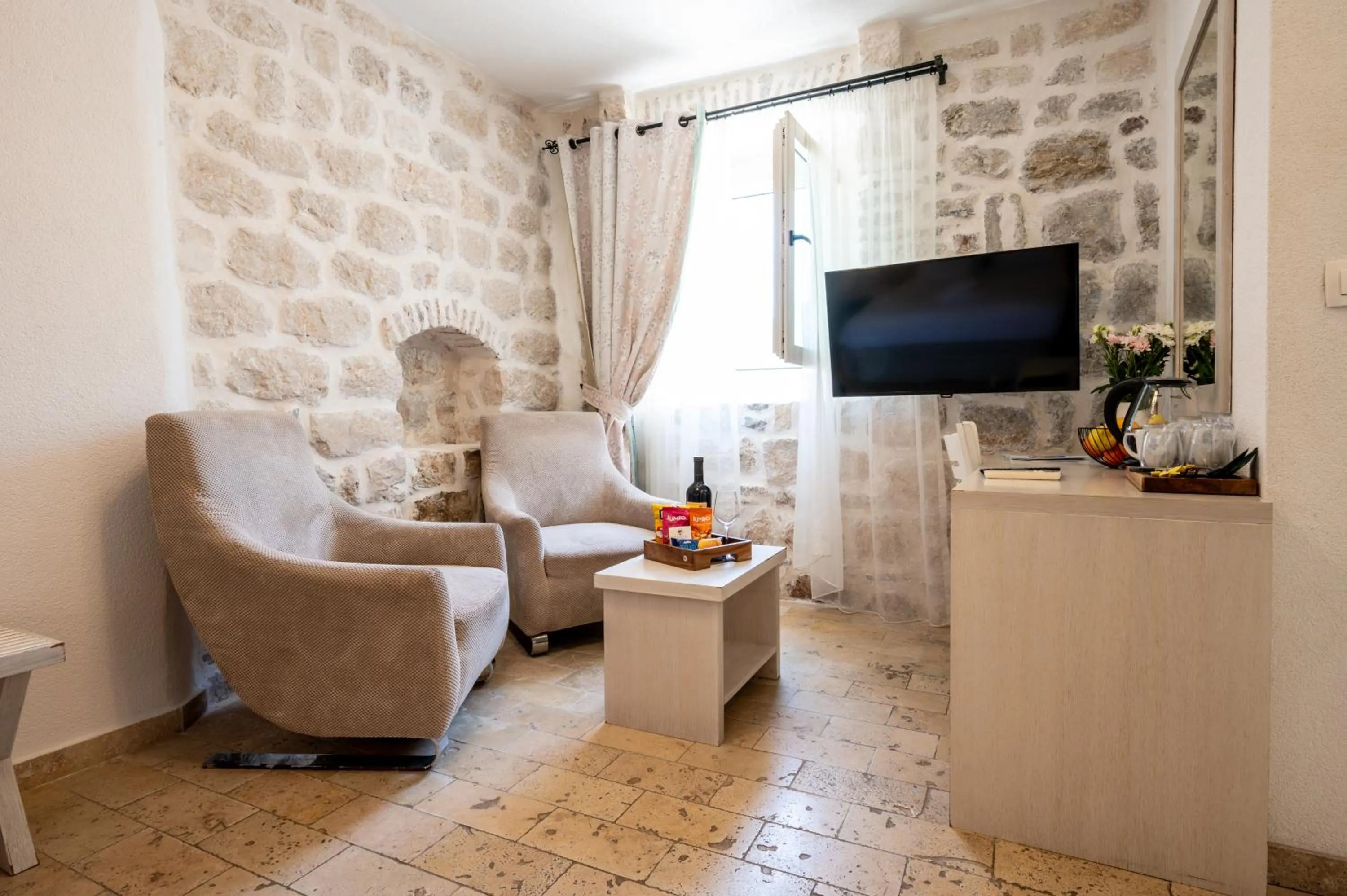 Conte Hotel & Restaurant