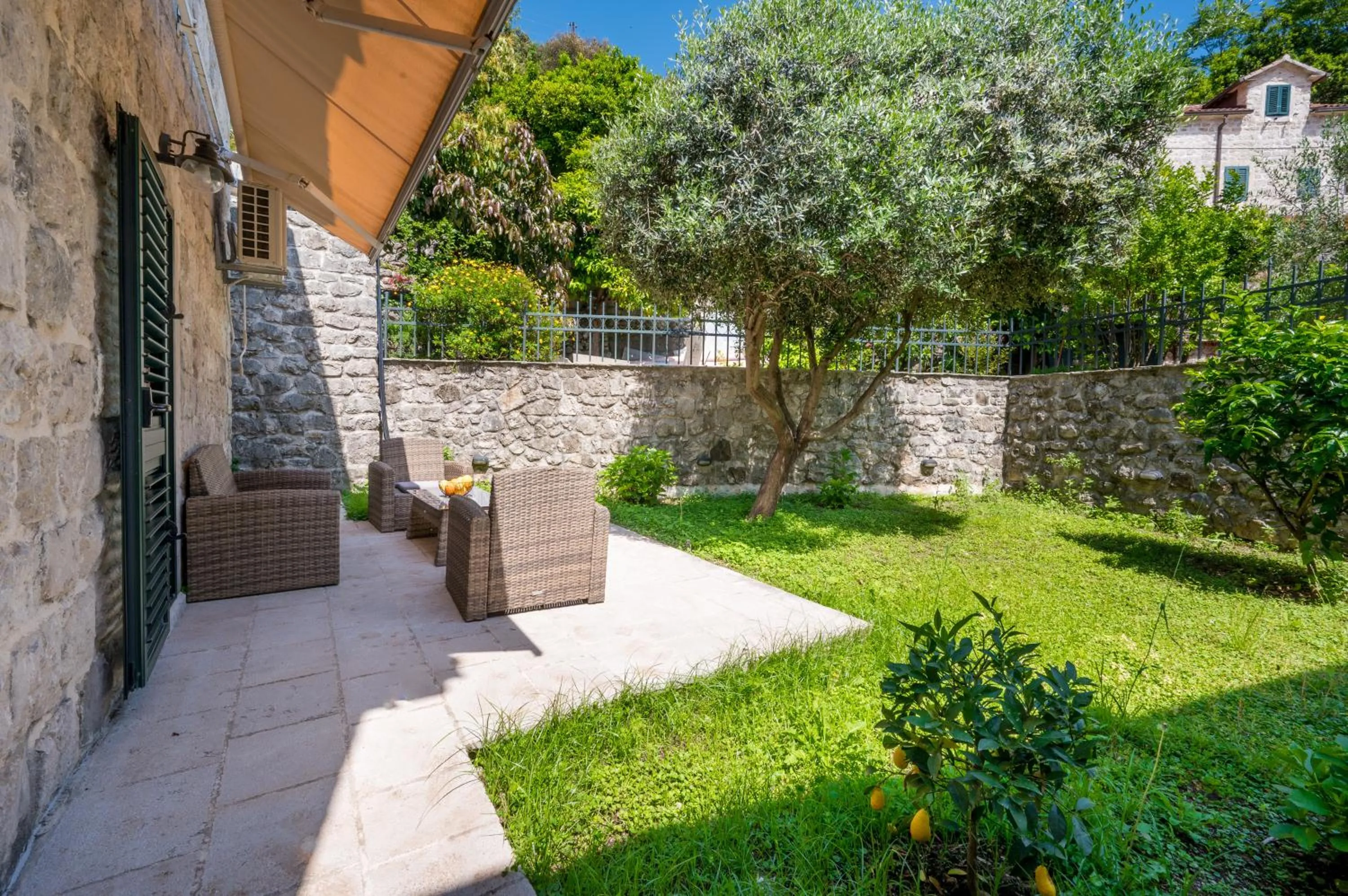 Conte Hotel & Restaurant