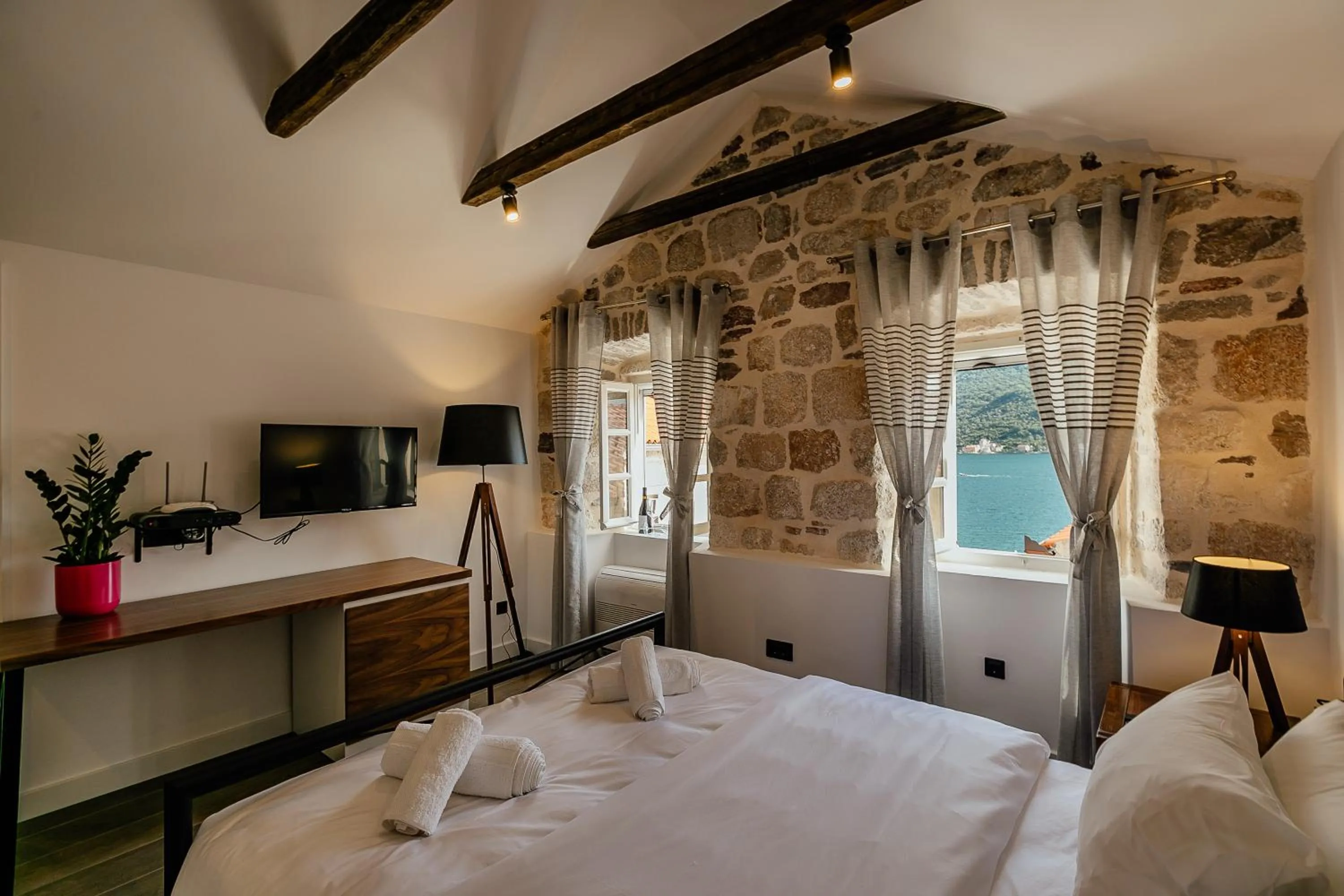 Bed in Conte Hotel & Restaurant