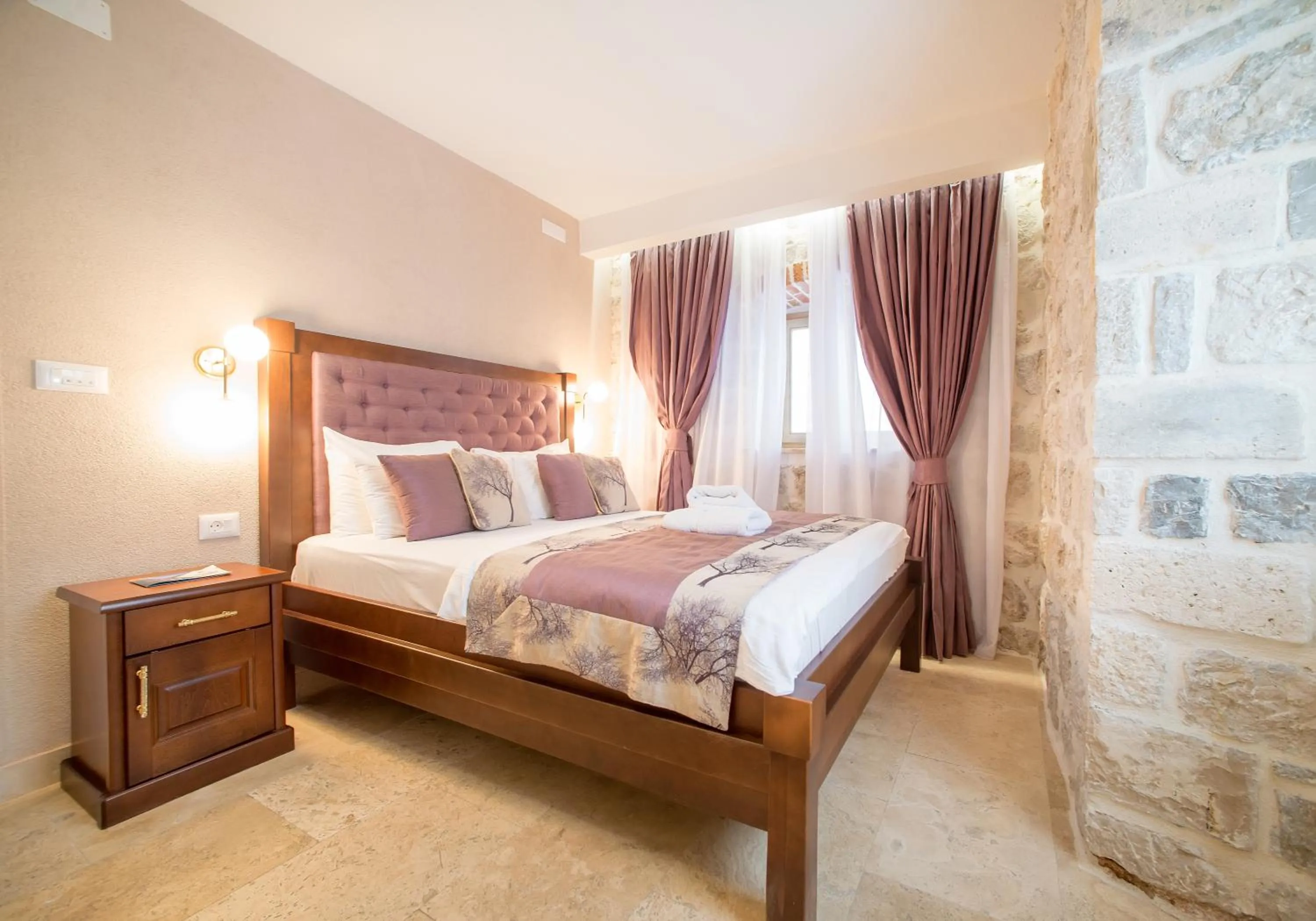 Bed in Conte Hotel & Restaurant