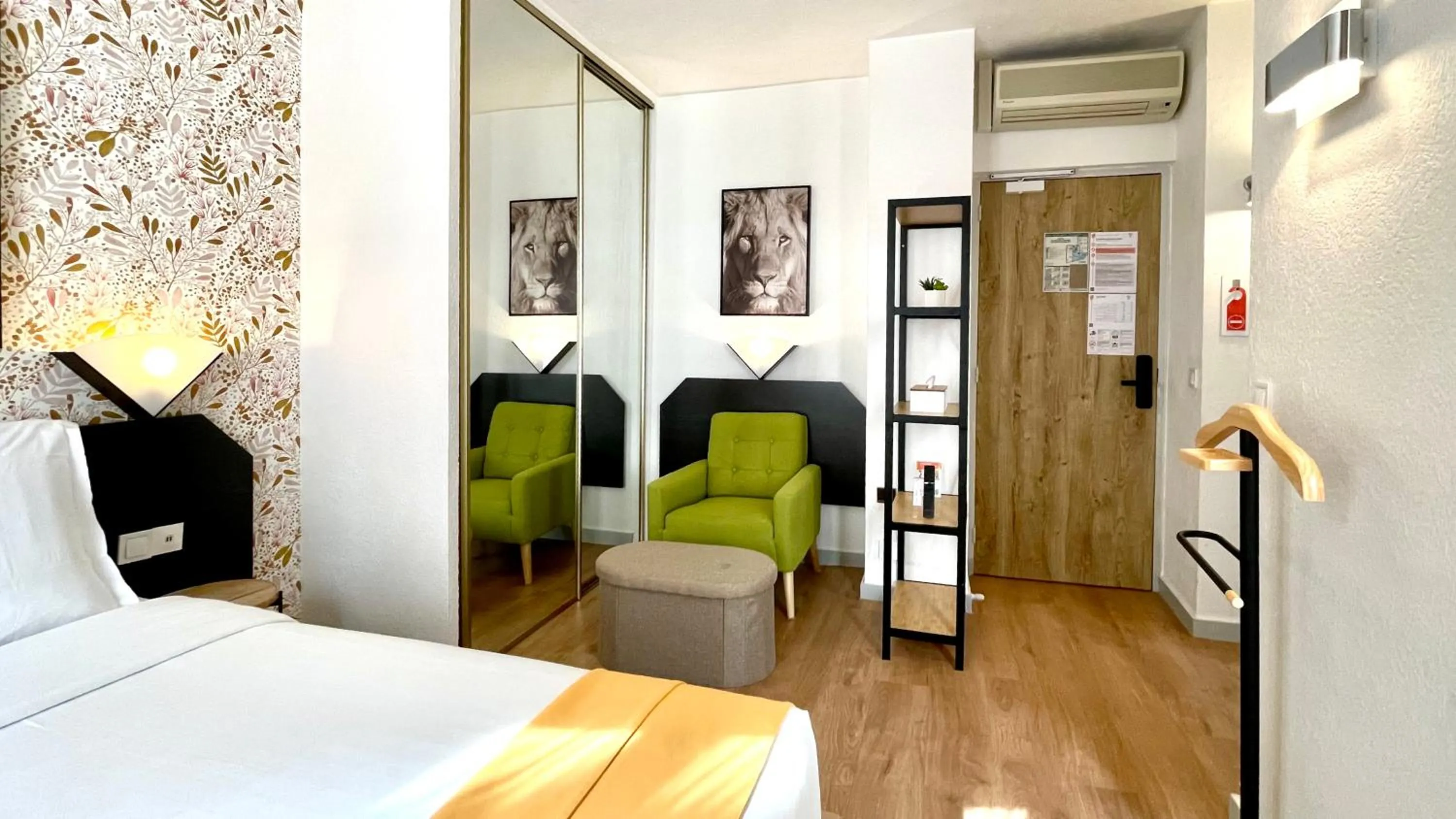 Photo of the whole room, Bed in Boulogne Résidence Hotel