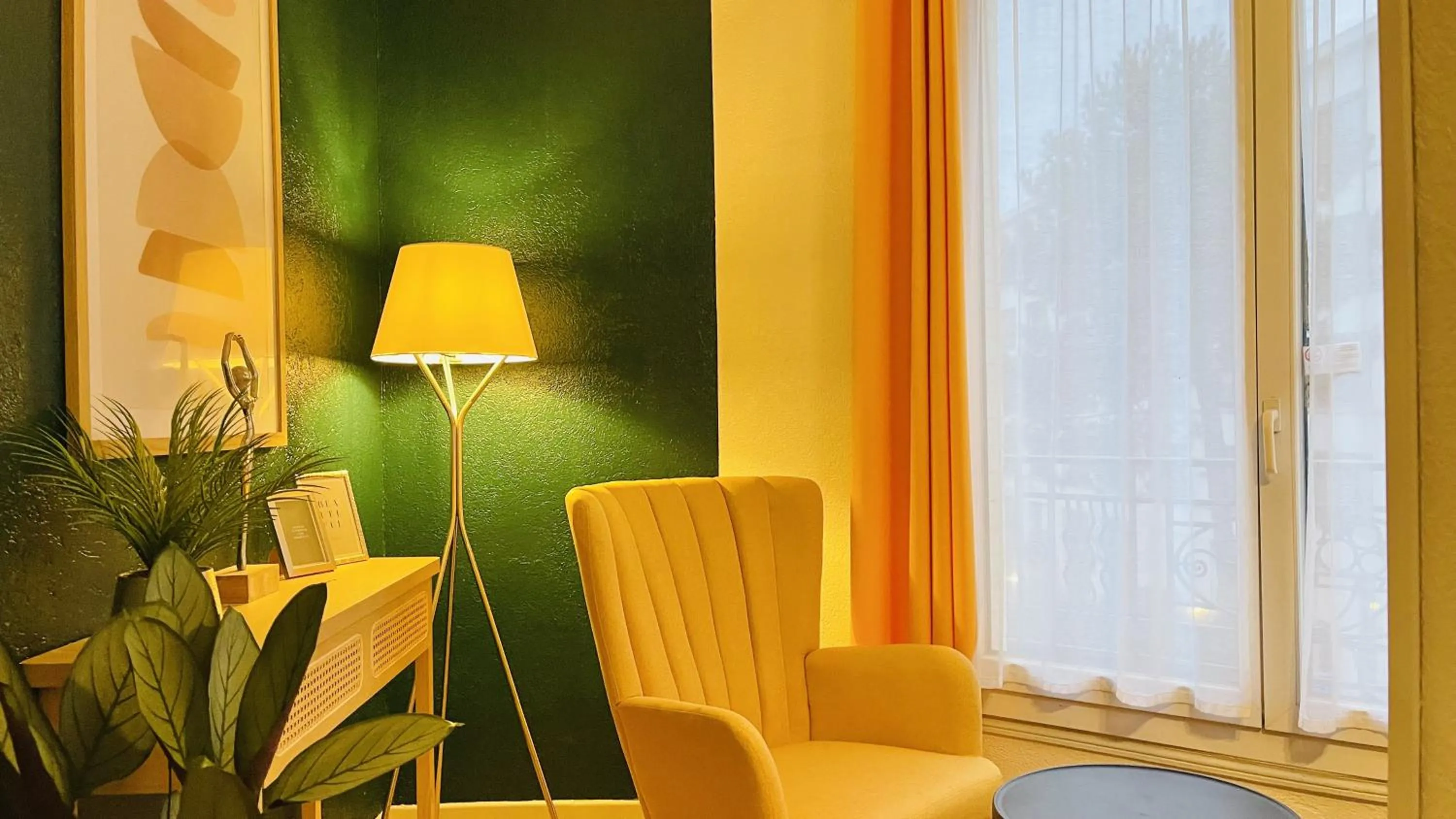 Seating area in Boulogne Résidence Hotel