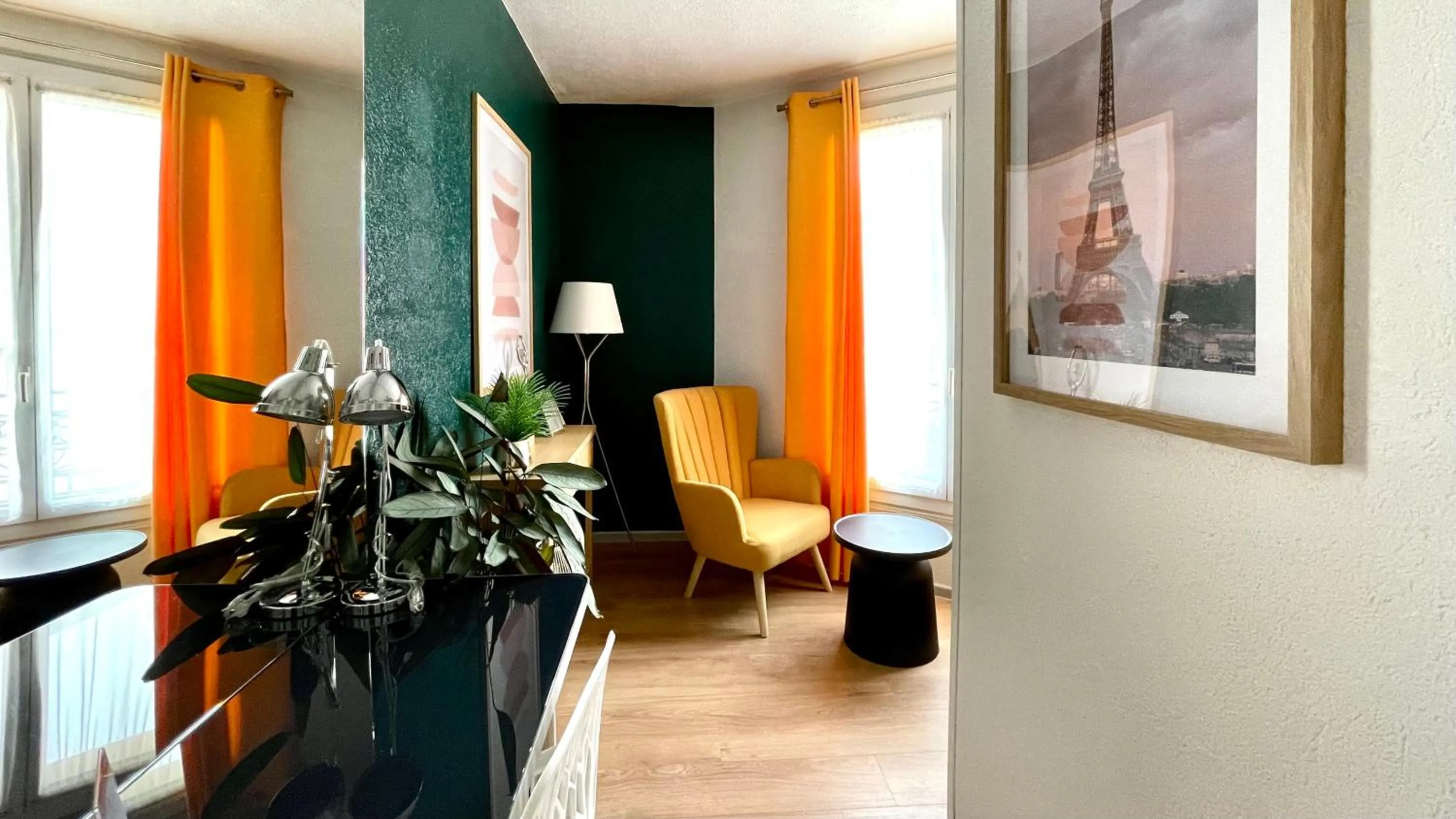 Seating area in Boulogne Résidence Hotel