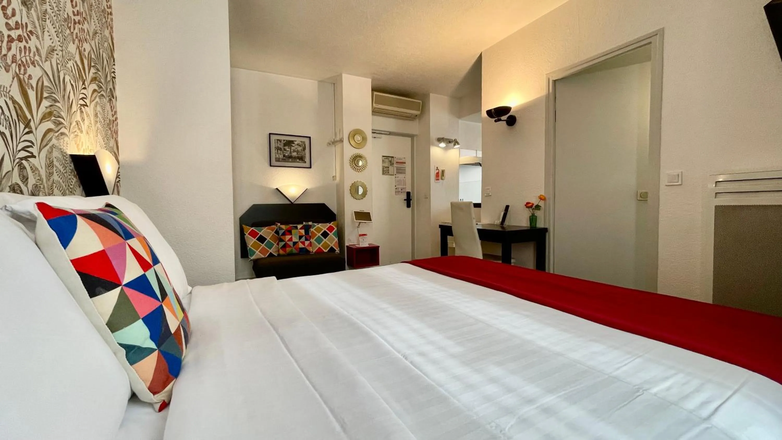 Bed in Boulogne Résidence Hotel