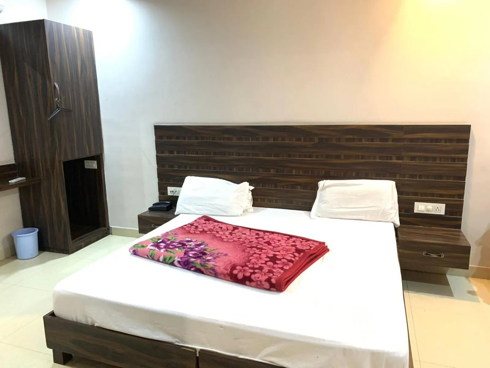 wardrobe, Bed in Hotel Sukhman Residency
