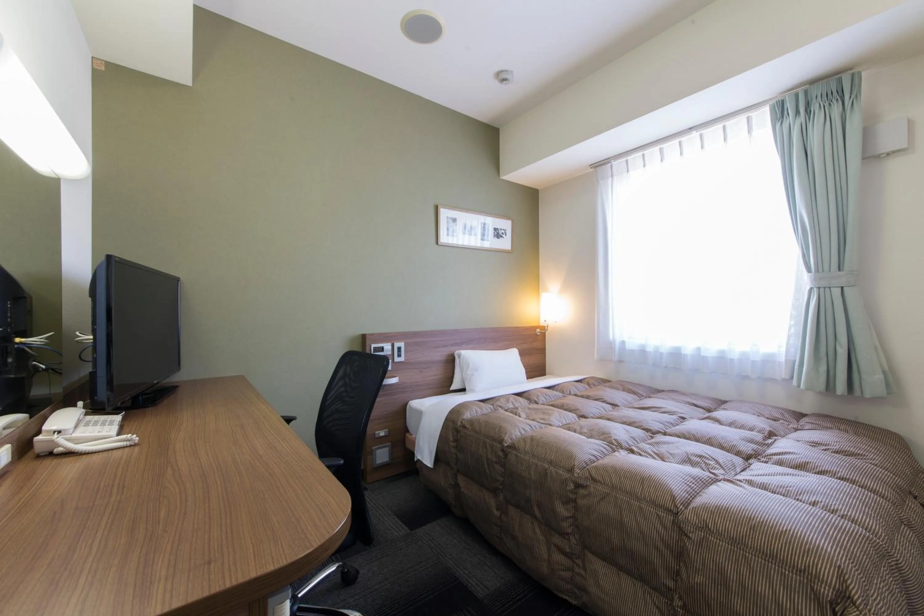 Photo of the whole room, Bed in Hotel Econo Kameyama