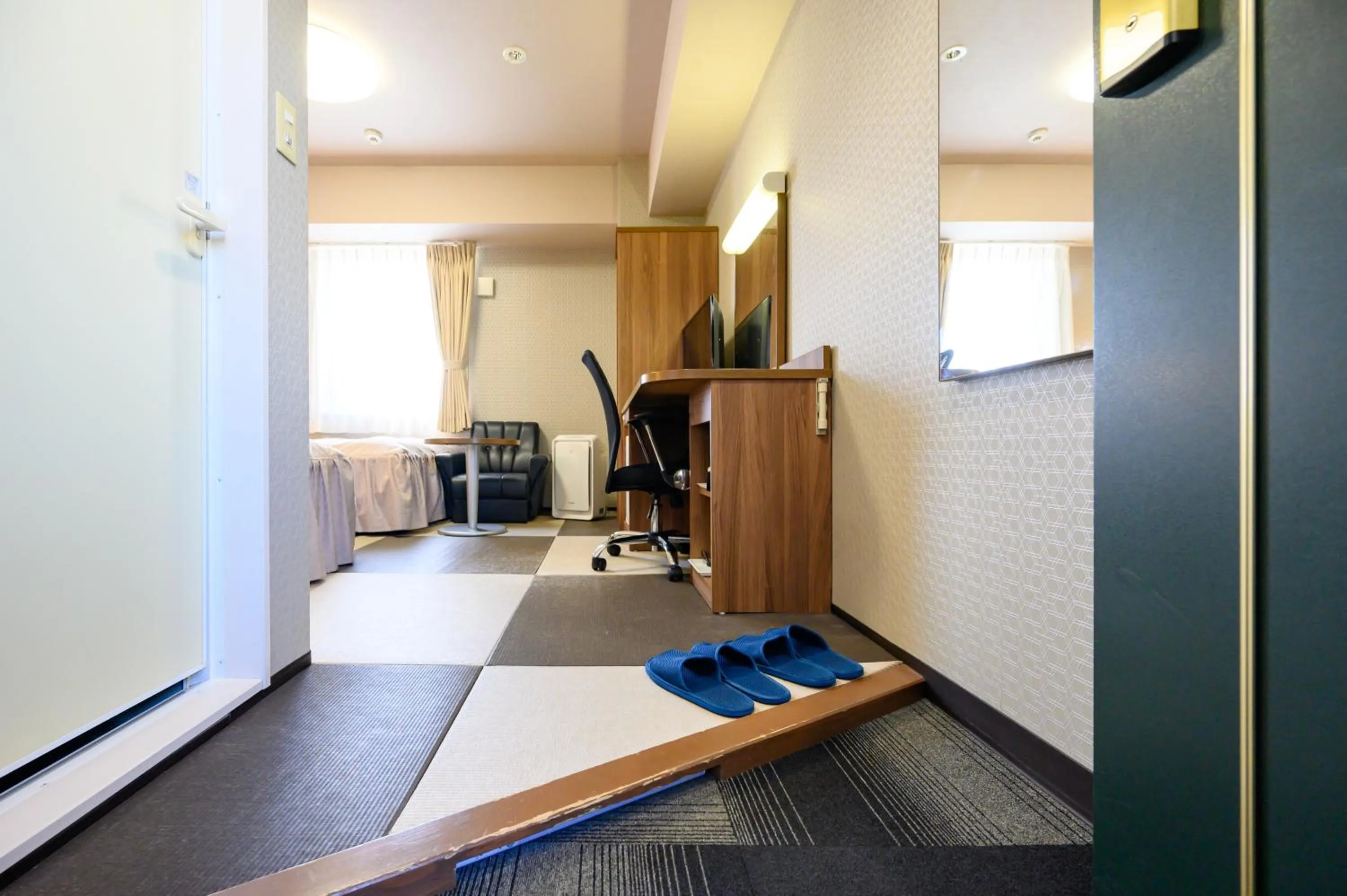 Photo of the whole room in Hotel Econo Kameyama