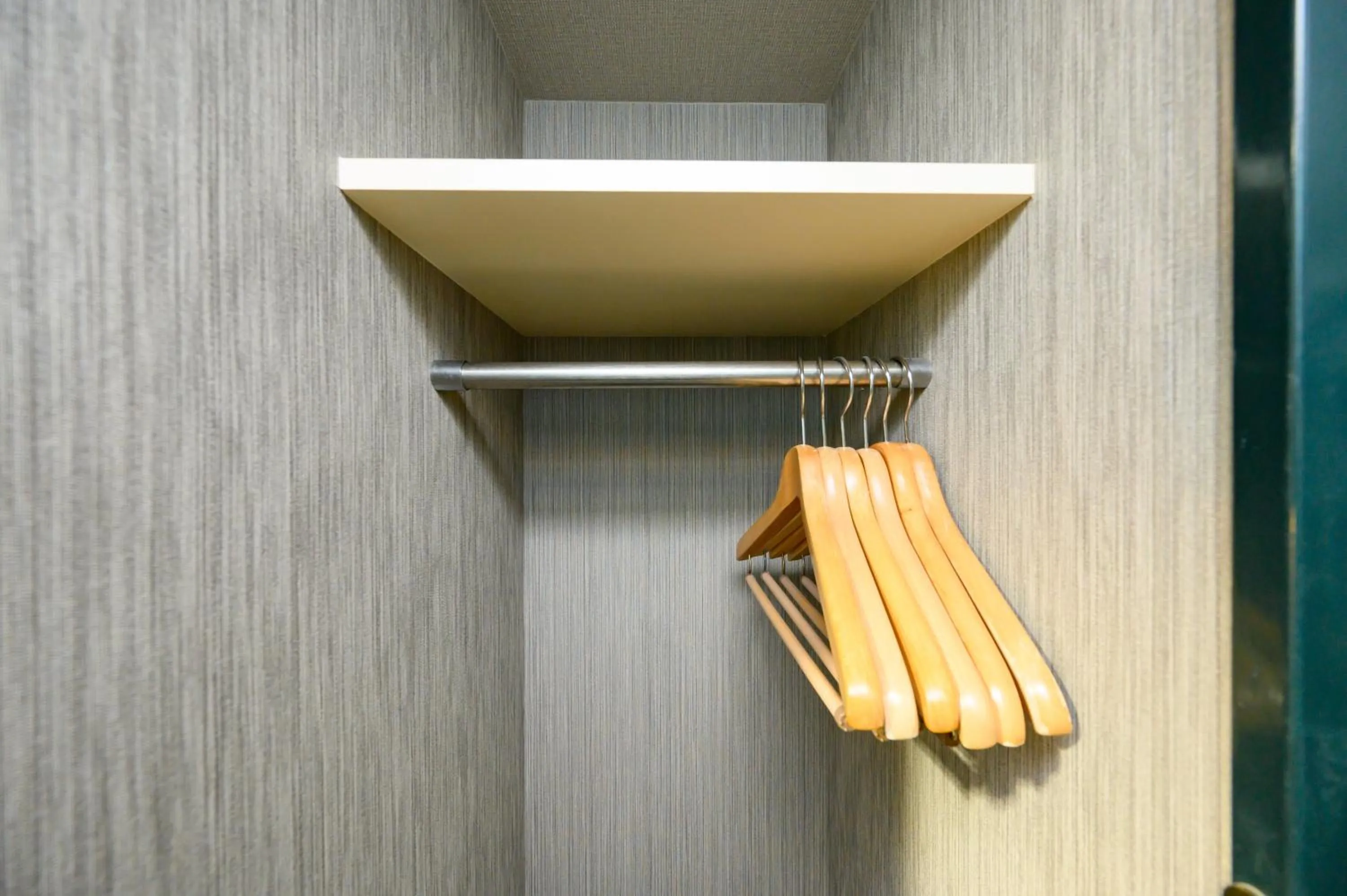 Photo of the whole room in Hotel Econo Kameyama