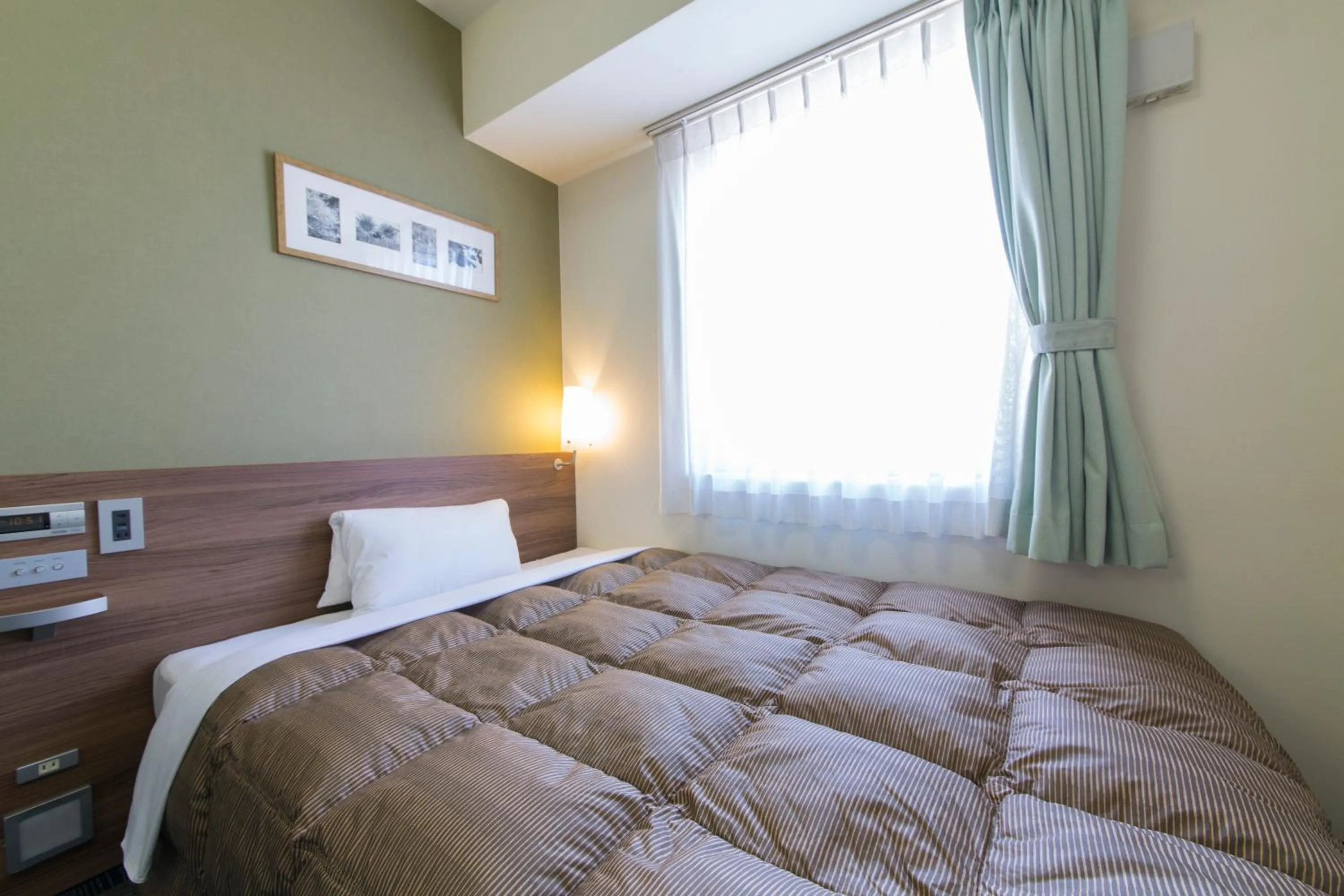 Photo of the whole room, Bed in Hotel Econo Kameyama