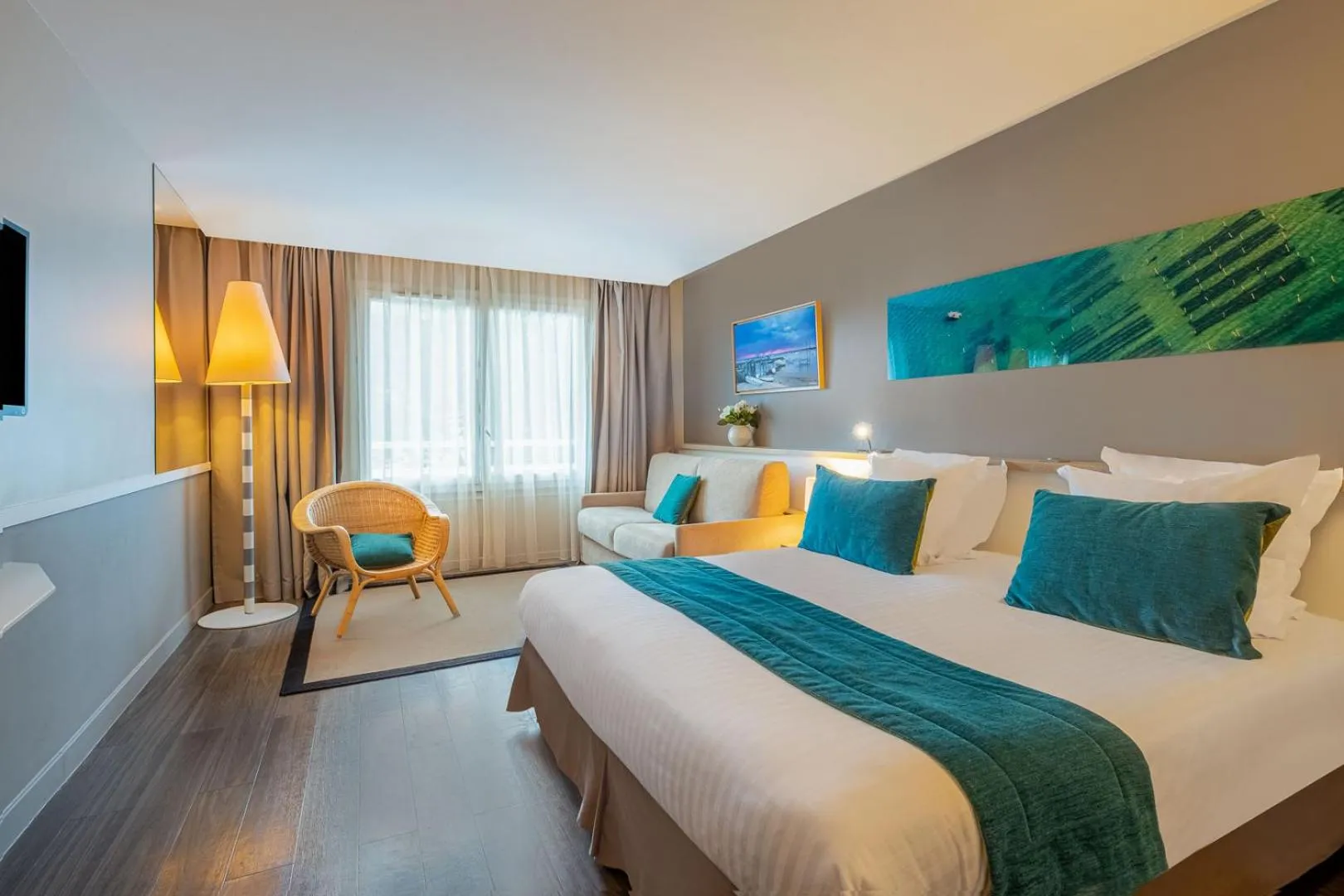 Photo of the whole room, Bed in Hôtel Le B d'Arcachon by Inwood Hotels