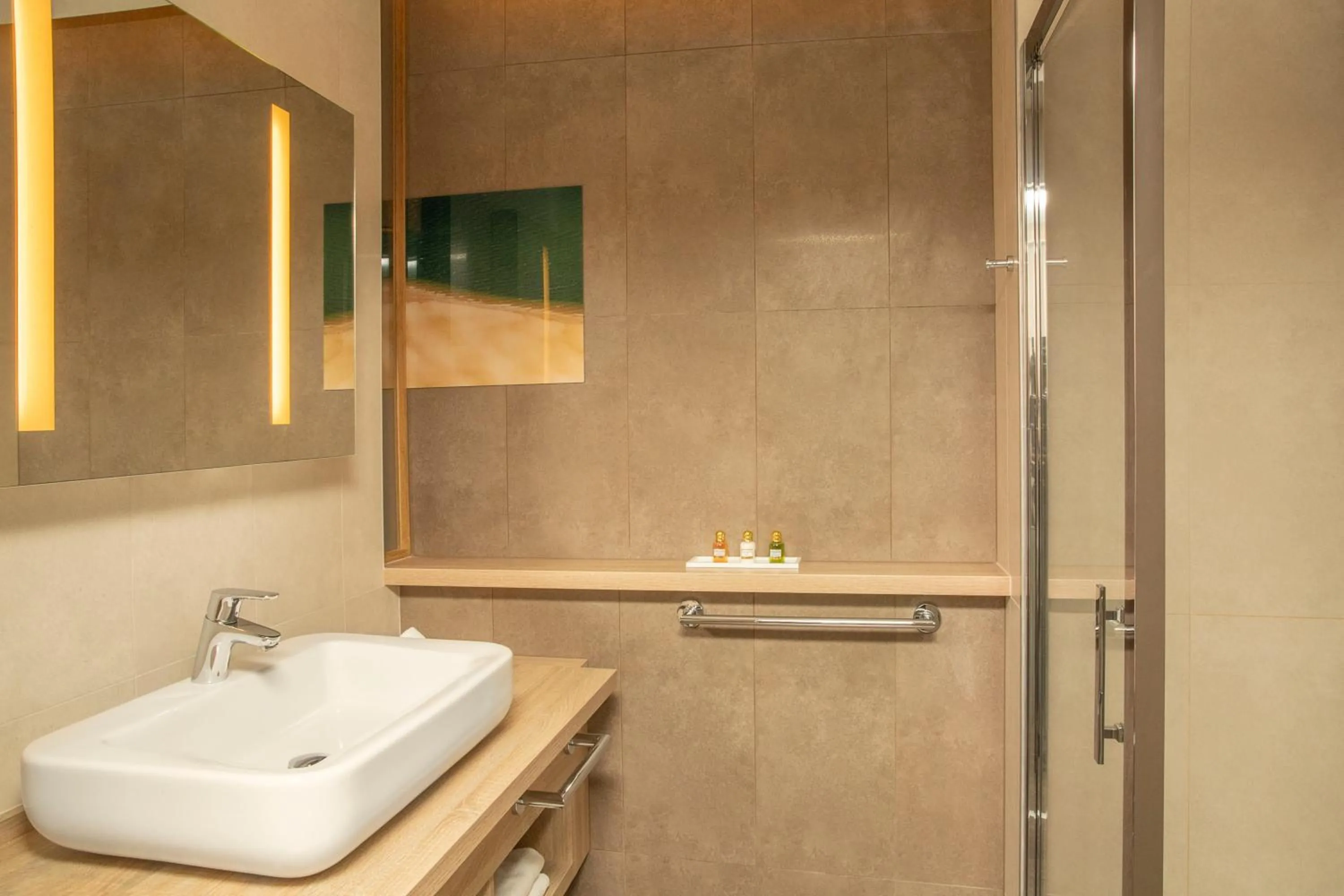 Bathroom in Hôtel Le B d'Arcachon by Inwood Hotels