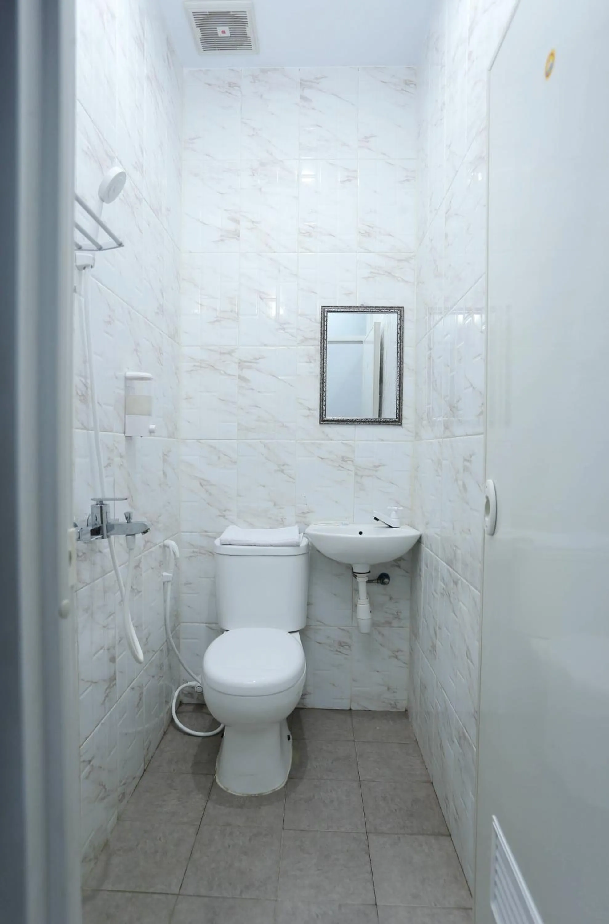 Bathroom in ratana cengkareng syariah