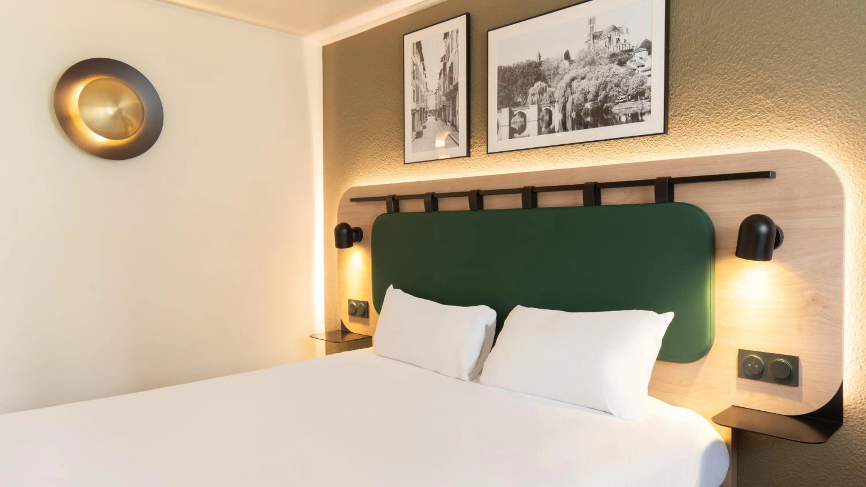 Bedroom, Bed in Campanile Limoges Nord