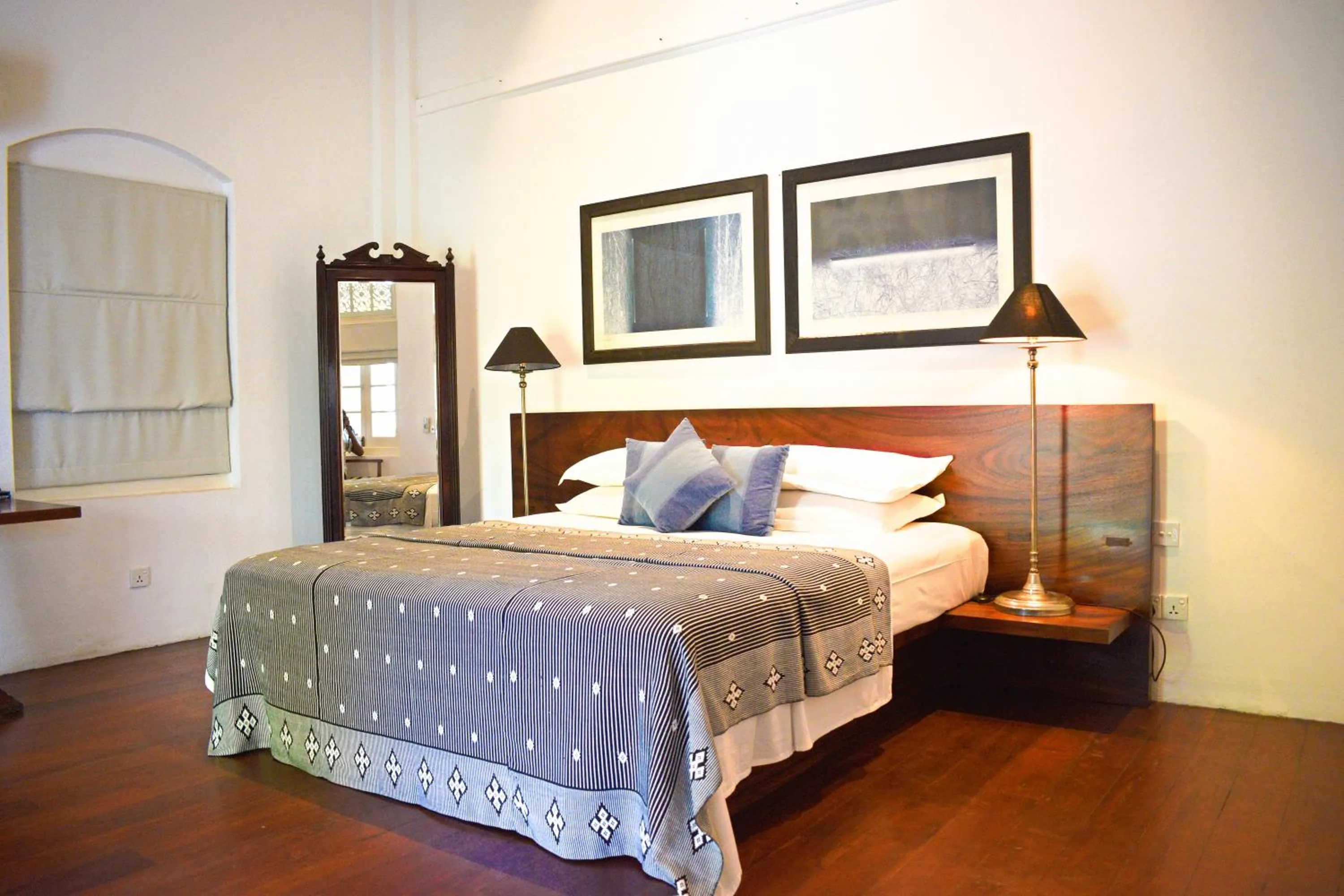 Bedroom, Bed in De Saram House by Geoffrey Bawa