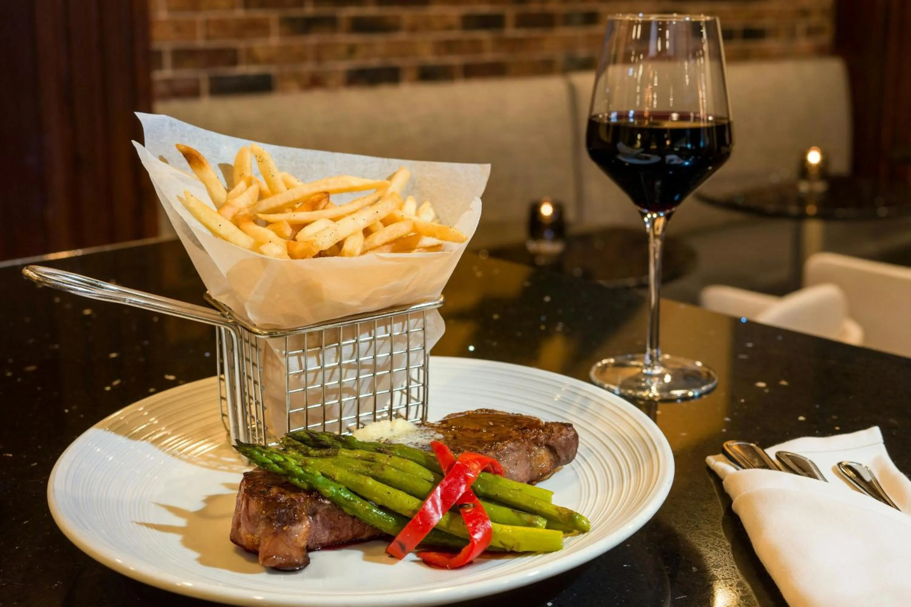 Restaurant/places to eat in Sheraton Indianapolis City Centre Hotel