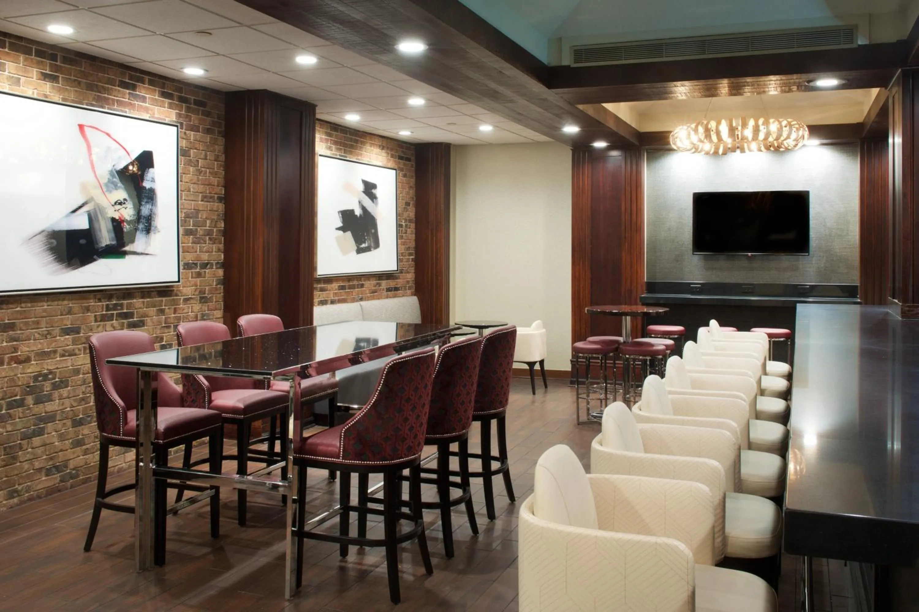 Lounge or bar in Sheraton Indianapolis City Centre Hotel