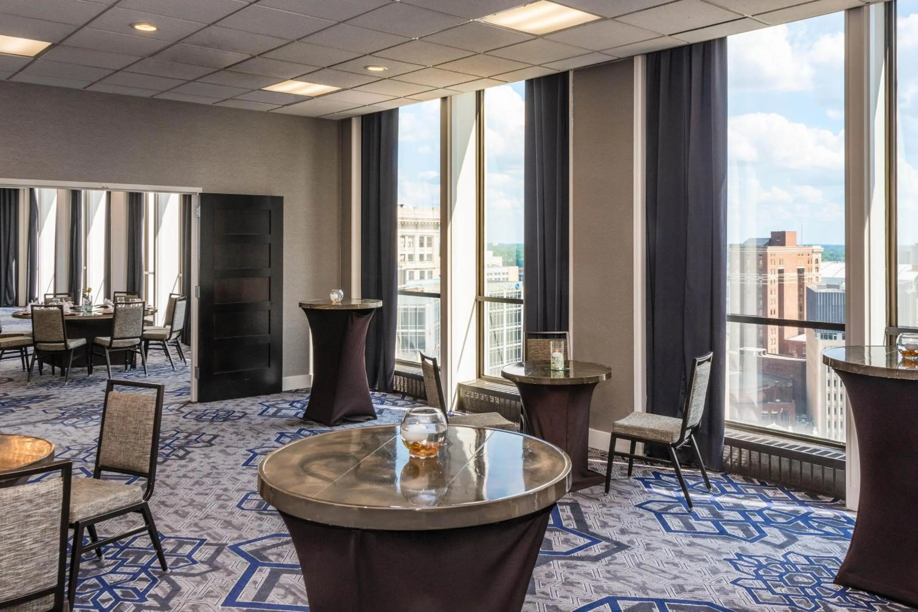 Lobby or reception in Sheraton Indianapolis City Centre Hotel