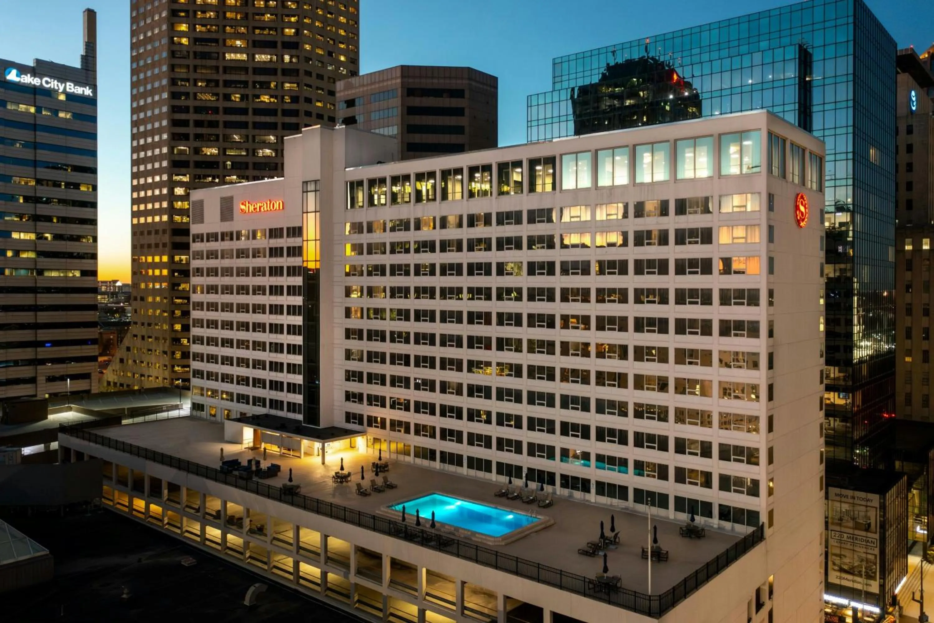 Property building in Sheraton Indianapolis City Centre Hotel